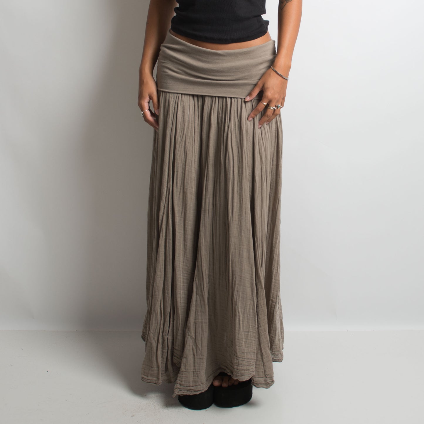 TAUPE TEXTURED SKIRT