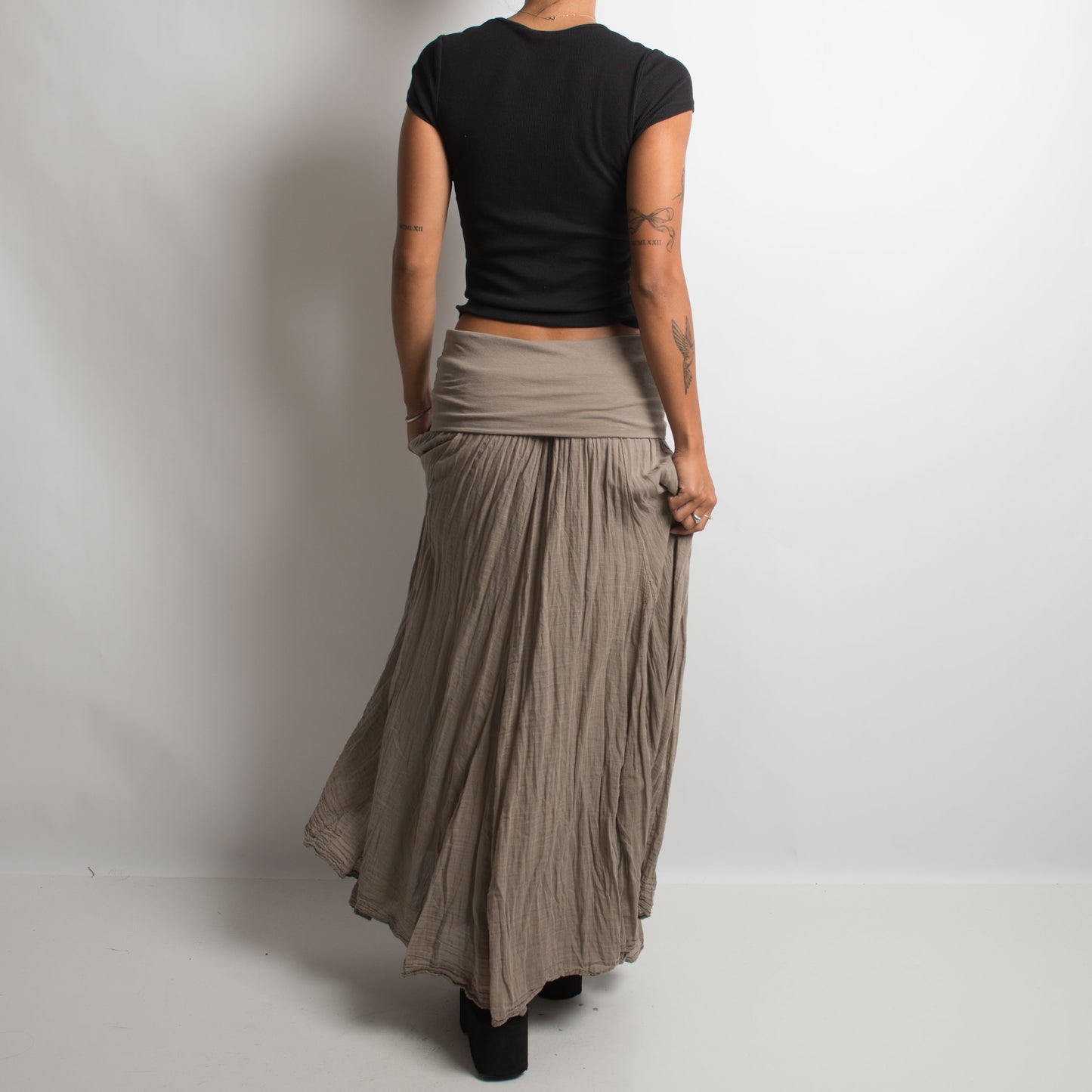 TAUPE TEXTURED SKIRT