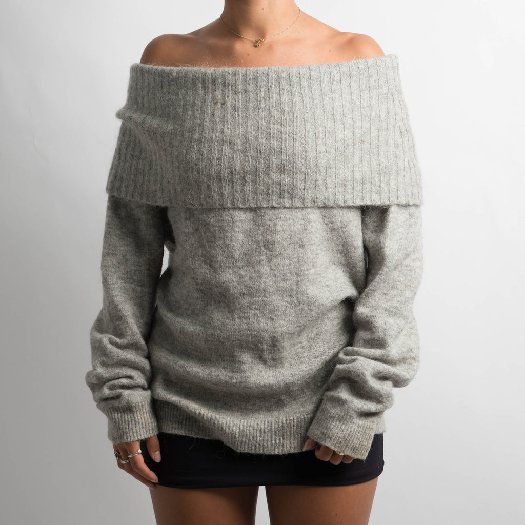 GREY OFF THE SHOULDER KNIT