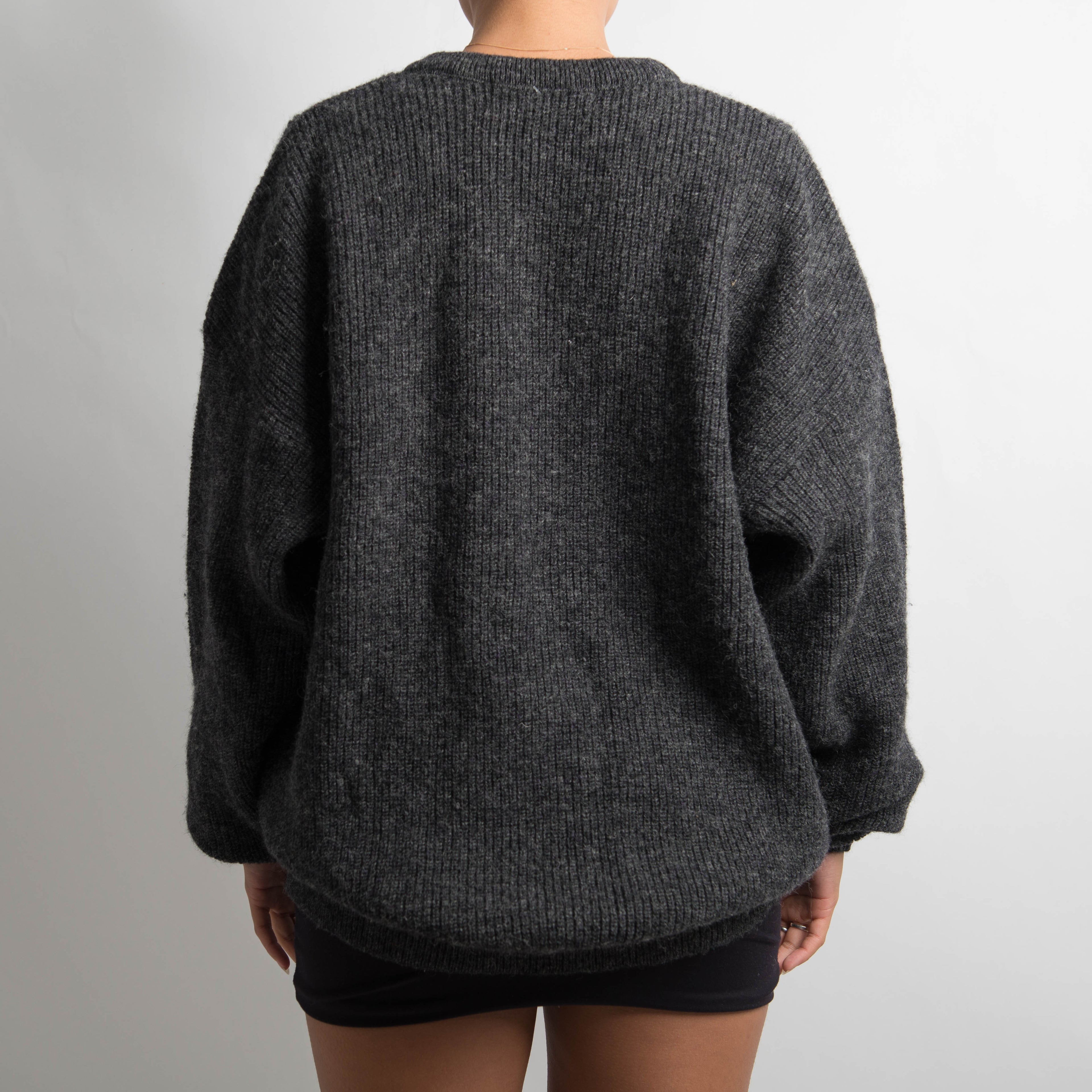 CHARCOAL WOOL KNIT SWEATER