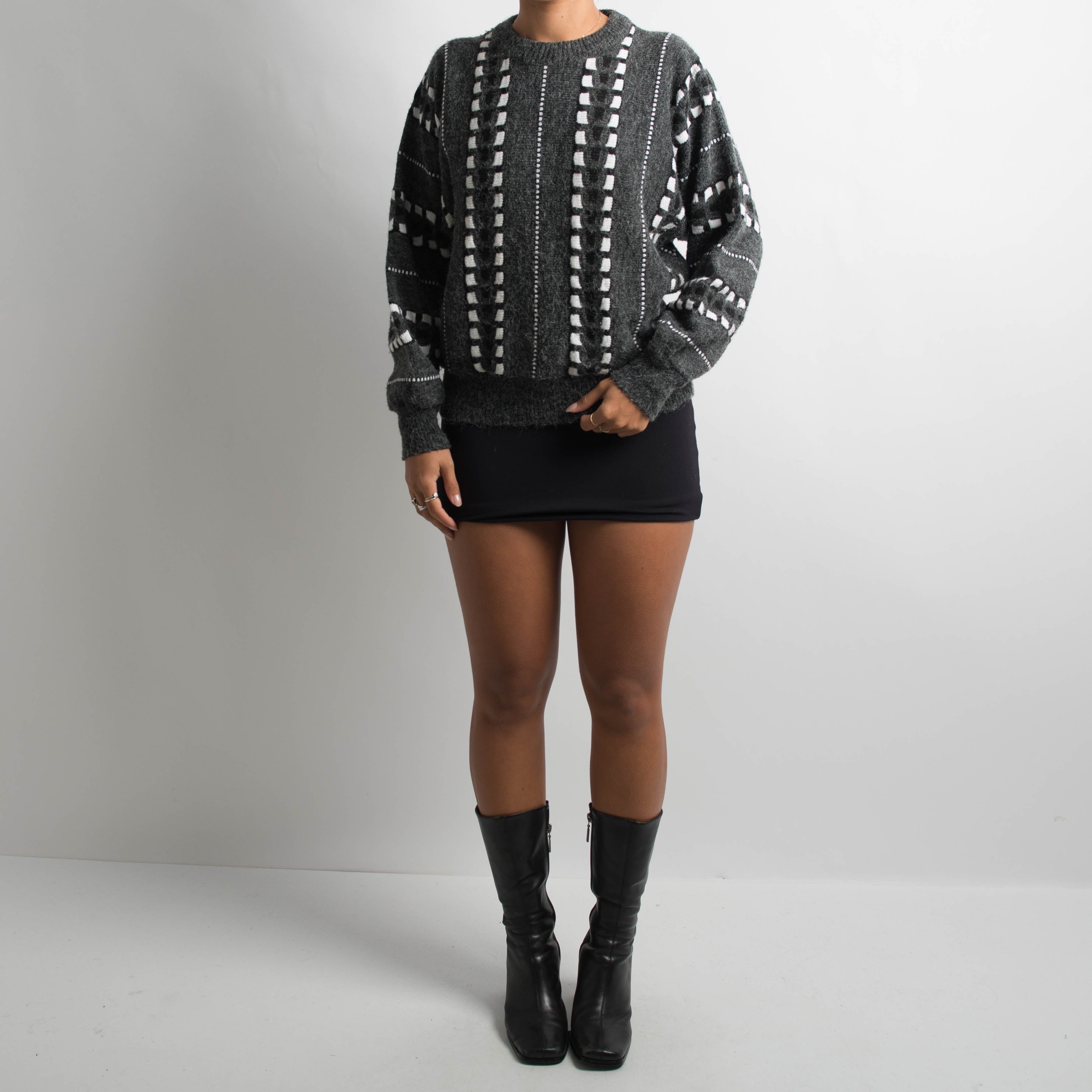 GREY PATTERNED KNIT SWEATER