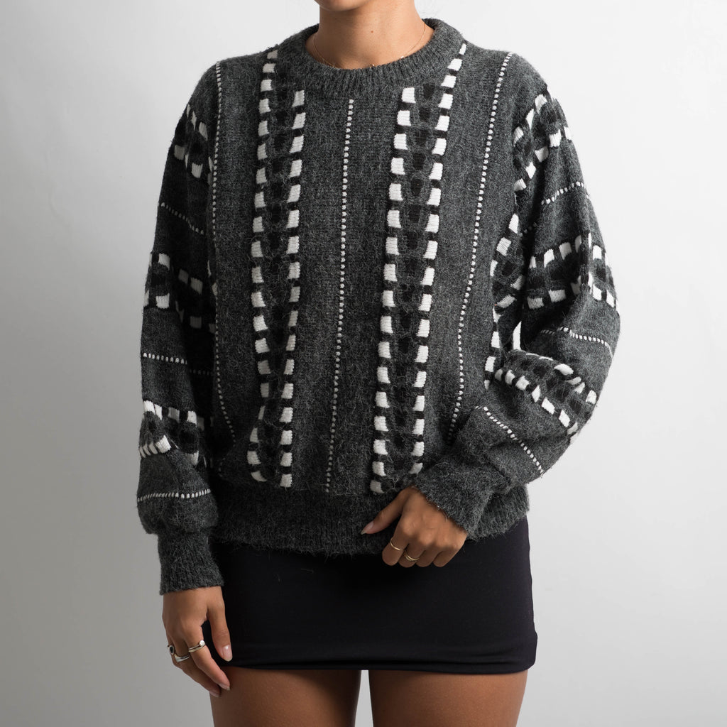 GREY PATTERNED KNIT SWEATER