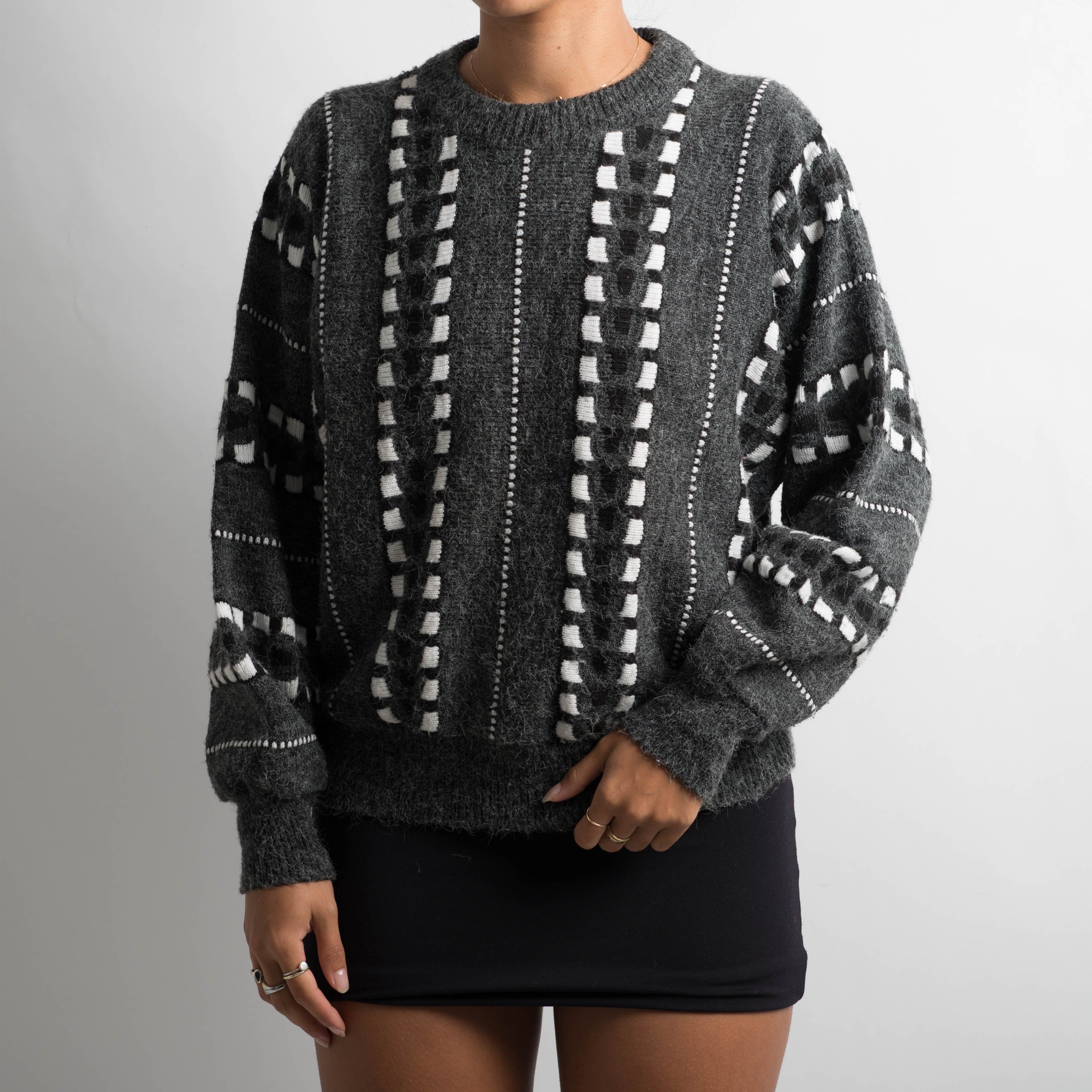 GREY PATTERNED KNIT SWEATER