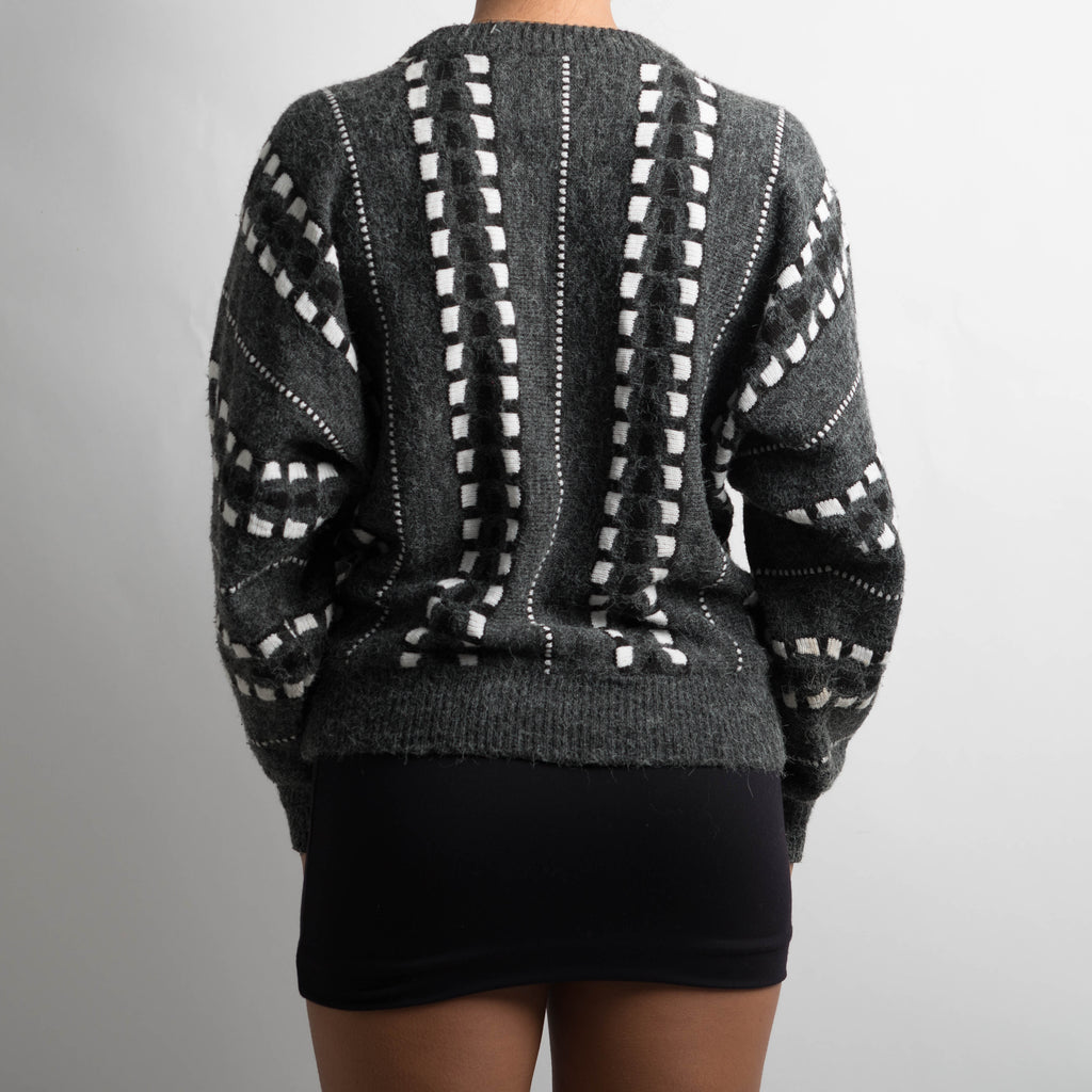 GREY PATTERNED KNIT SWEATER