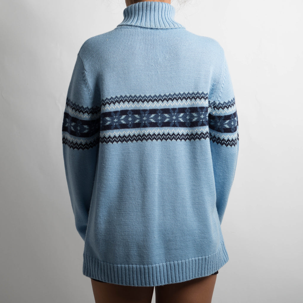 BLUE TURTLENECK KNIT SWEATER