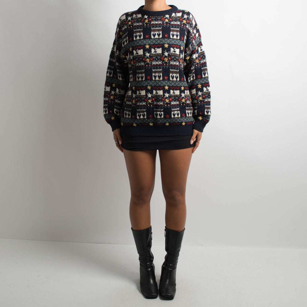 NAVY PATTERNED KNIT SWEATER