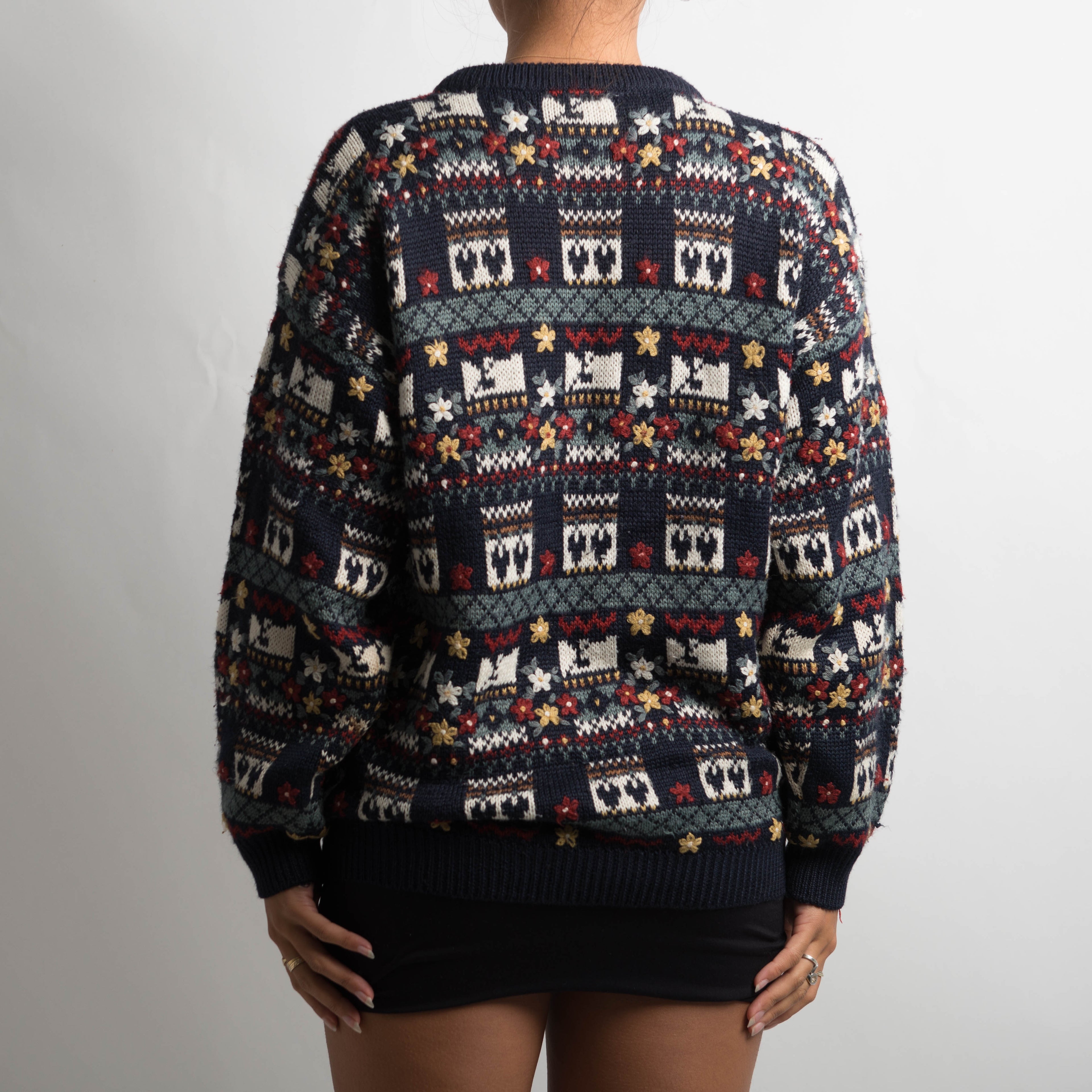 NAVY PATTERNED KNIT SWEATER