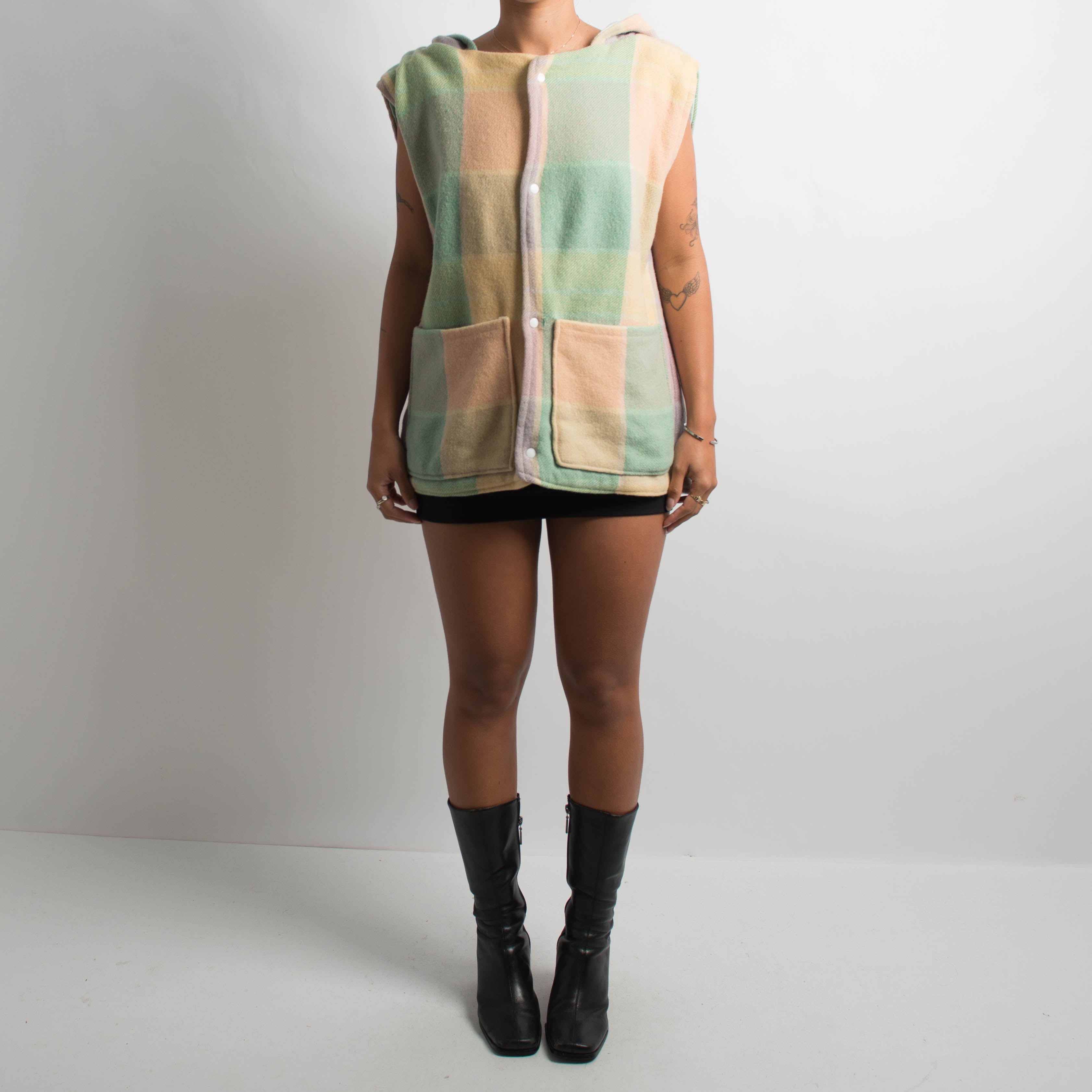 REVERSIBLE BUTTON VEST