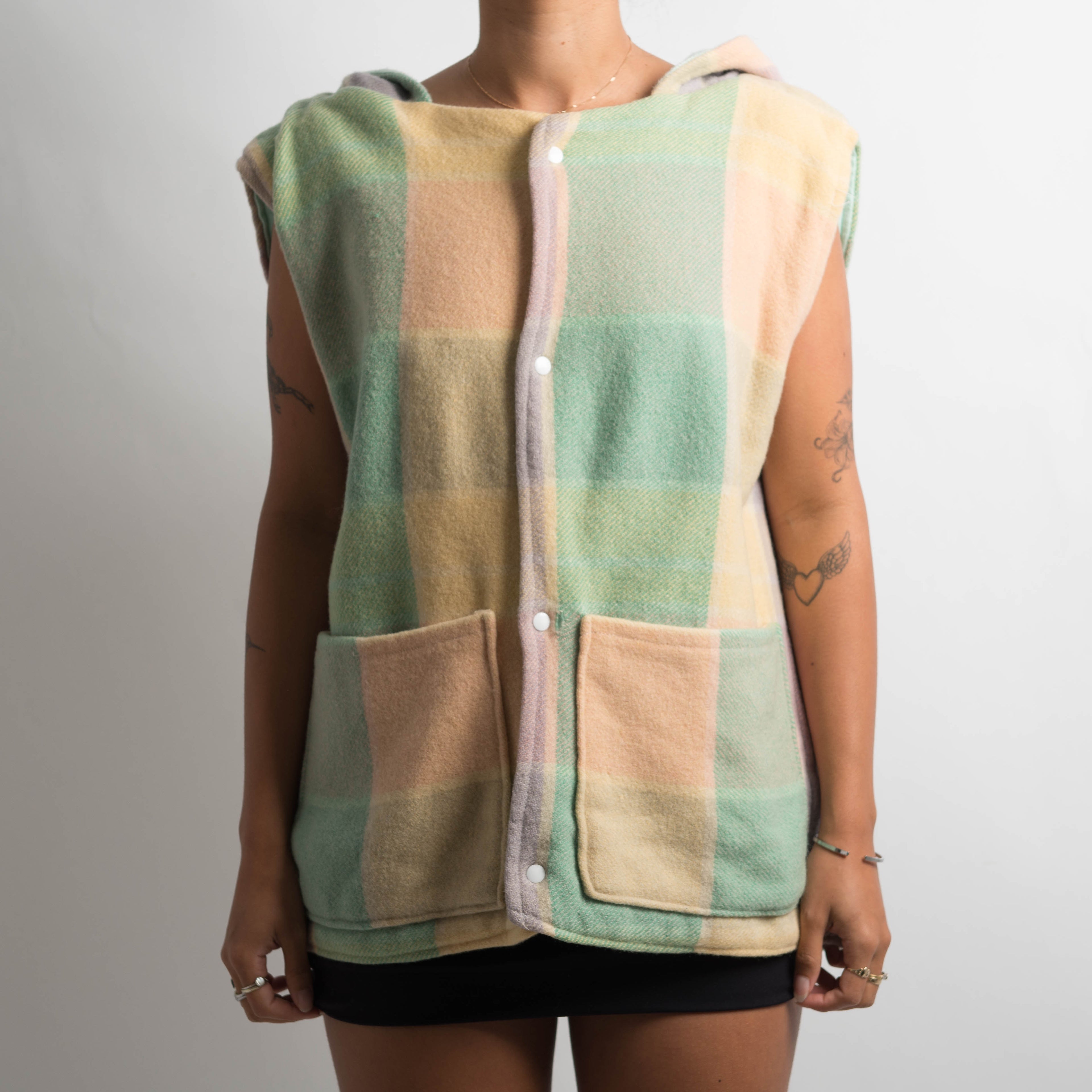 REVERSIBLE BUTTON VEST