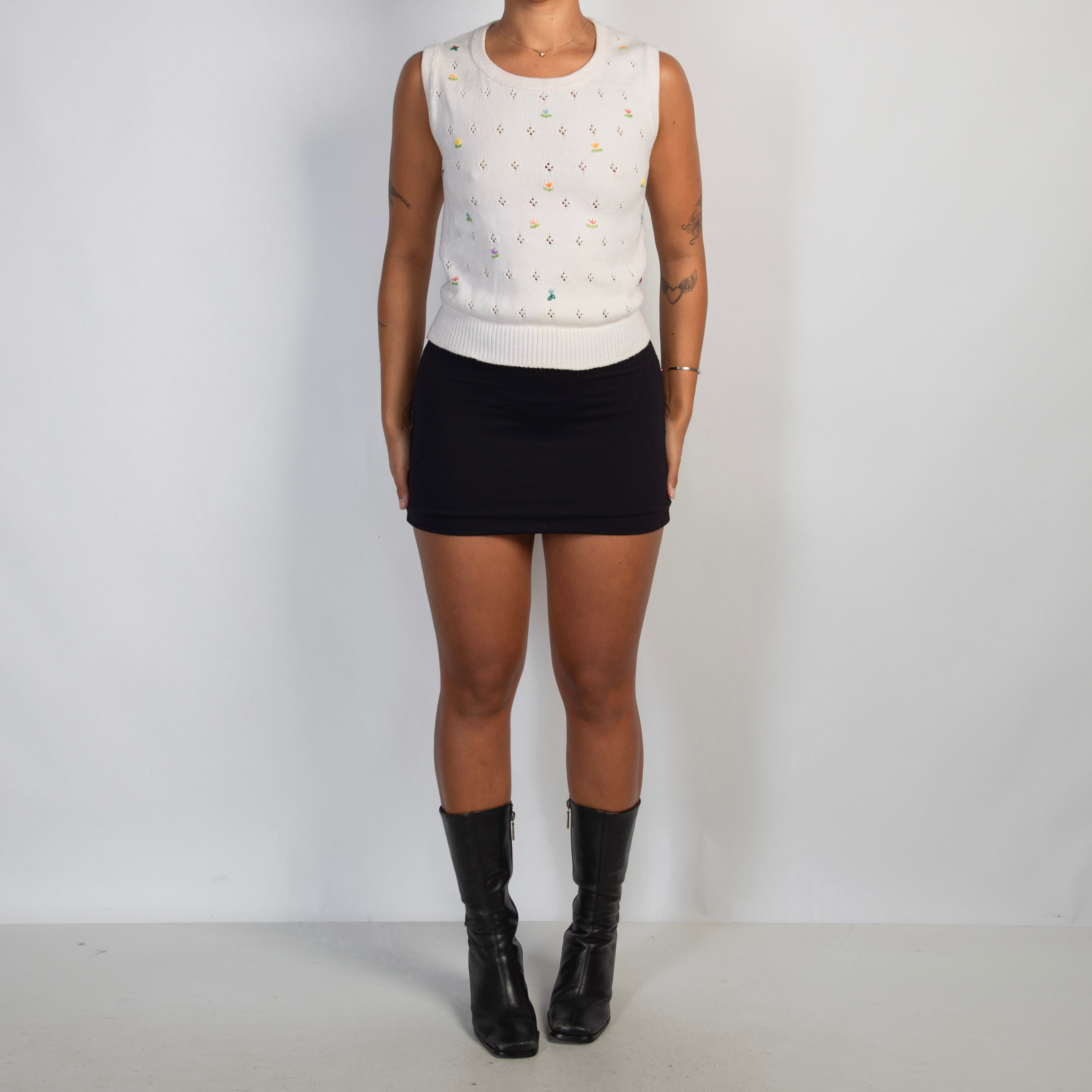 FLORAL KNIT VEST