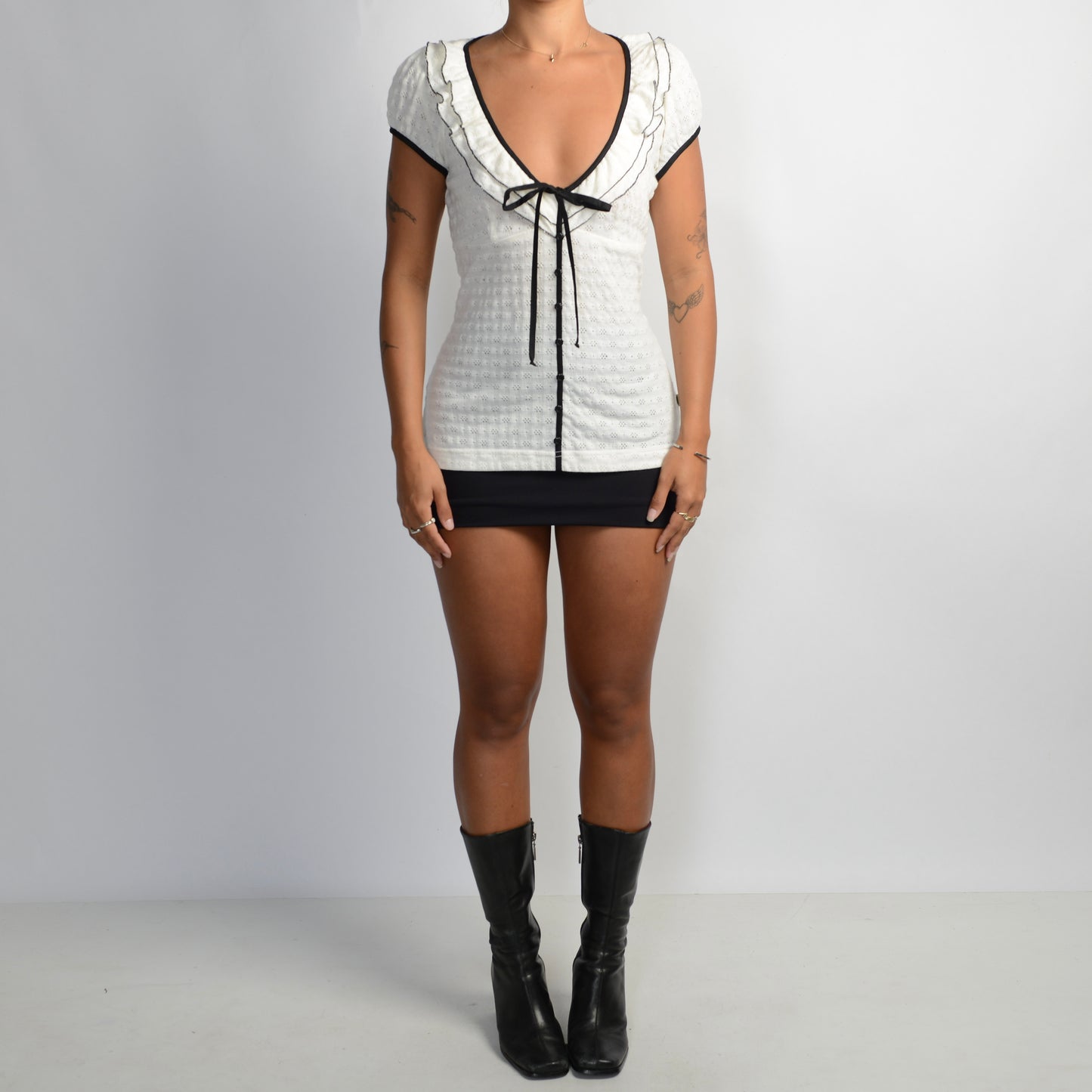 WHITE RUFFLE BLOUSE