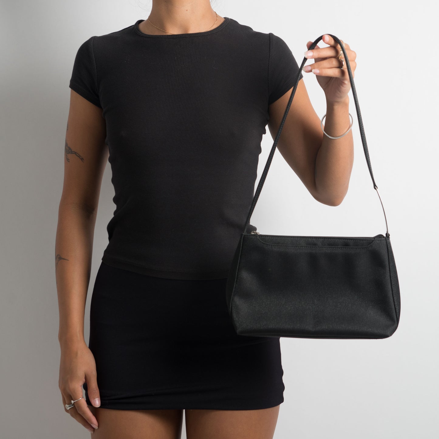 CLASSIC BLACK HANDBAG