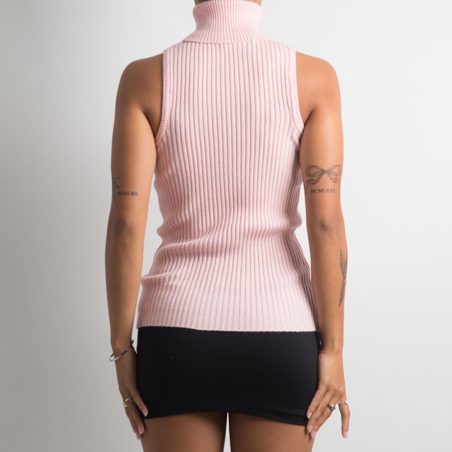 PINK SLEEVELESS TURTLENECK