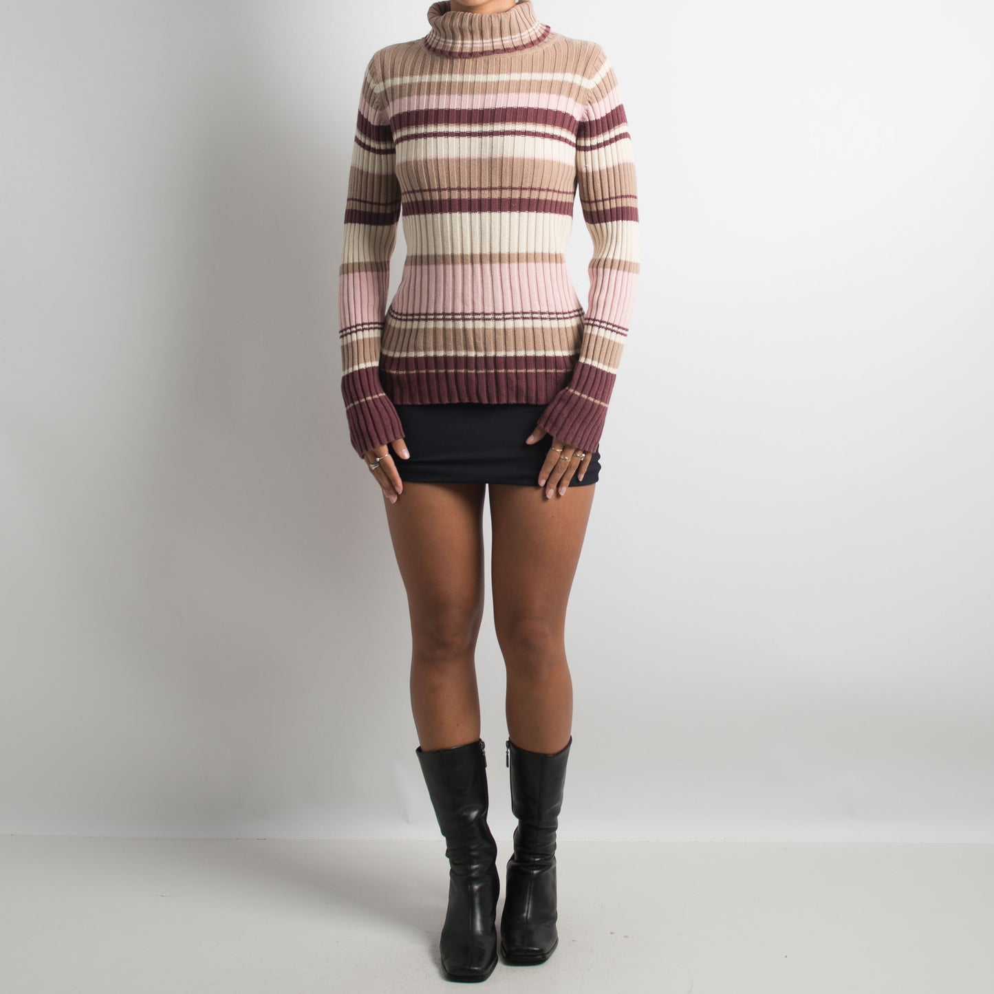 RIBBED KNIT TURTLENECK