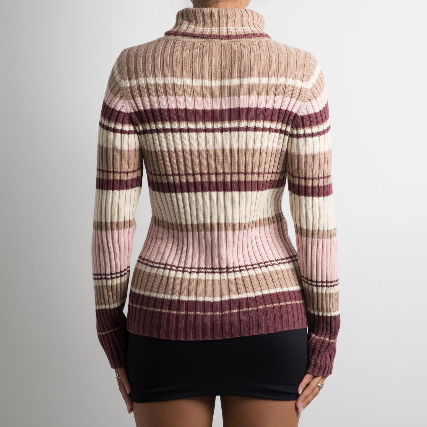 RIBBED KNIT TURTLENECK