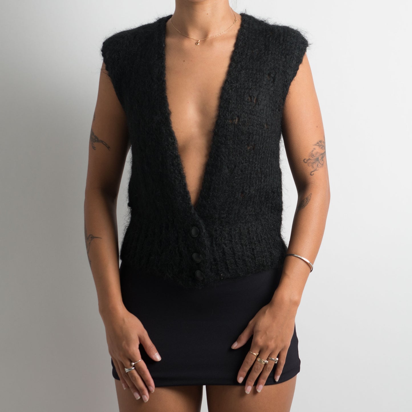 BLACK KNIT VEST