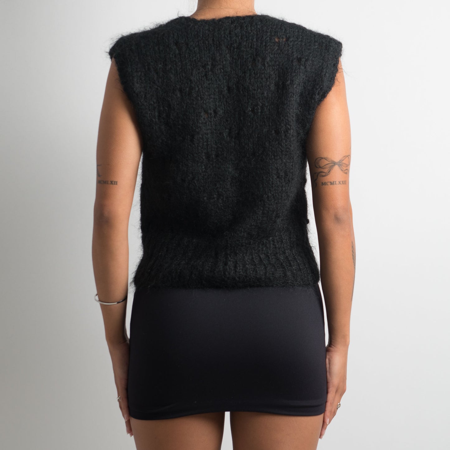 BLACK KNIT VEST