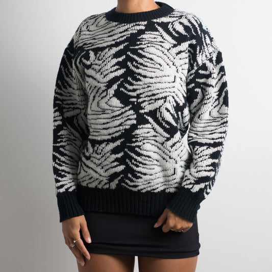 PATTERNED KNIT SWEATER