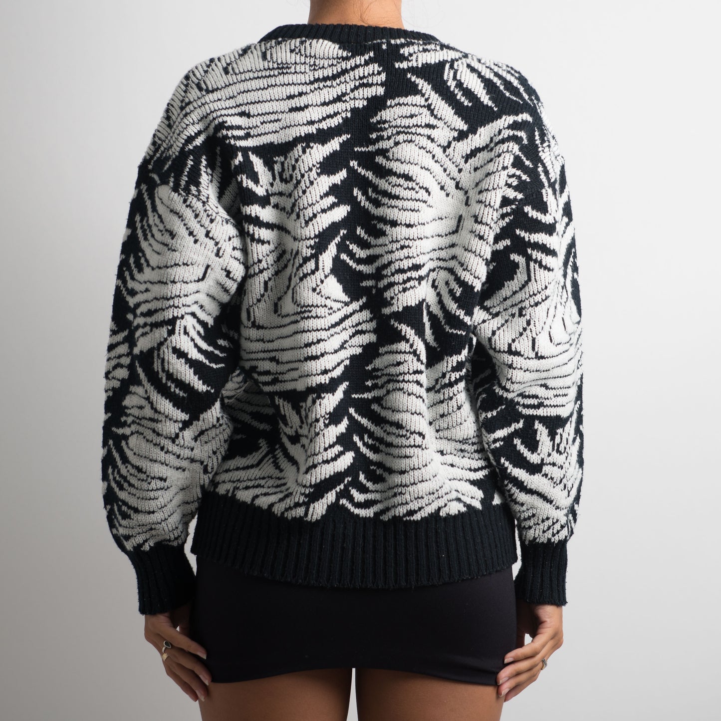 PATTERNED KNIT SWEATER