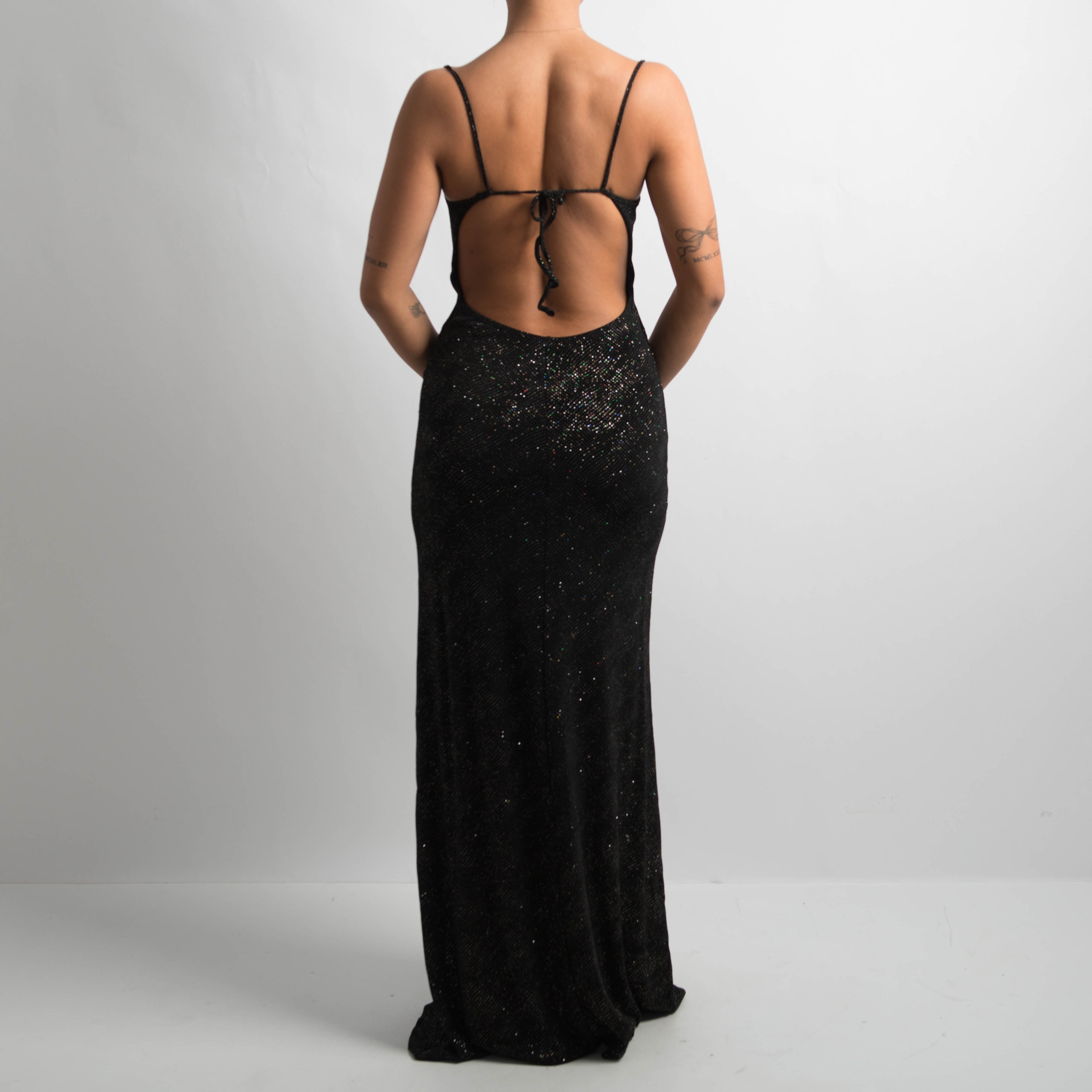 METALLIC BACKLESS GOWN