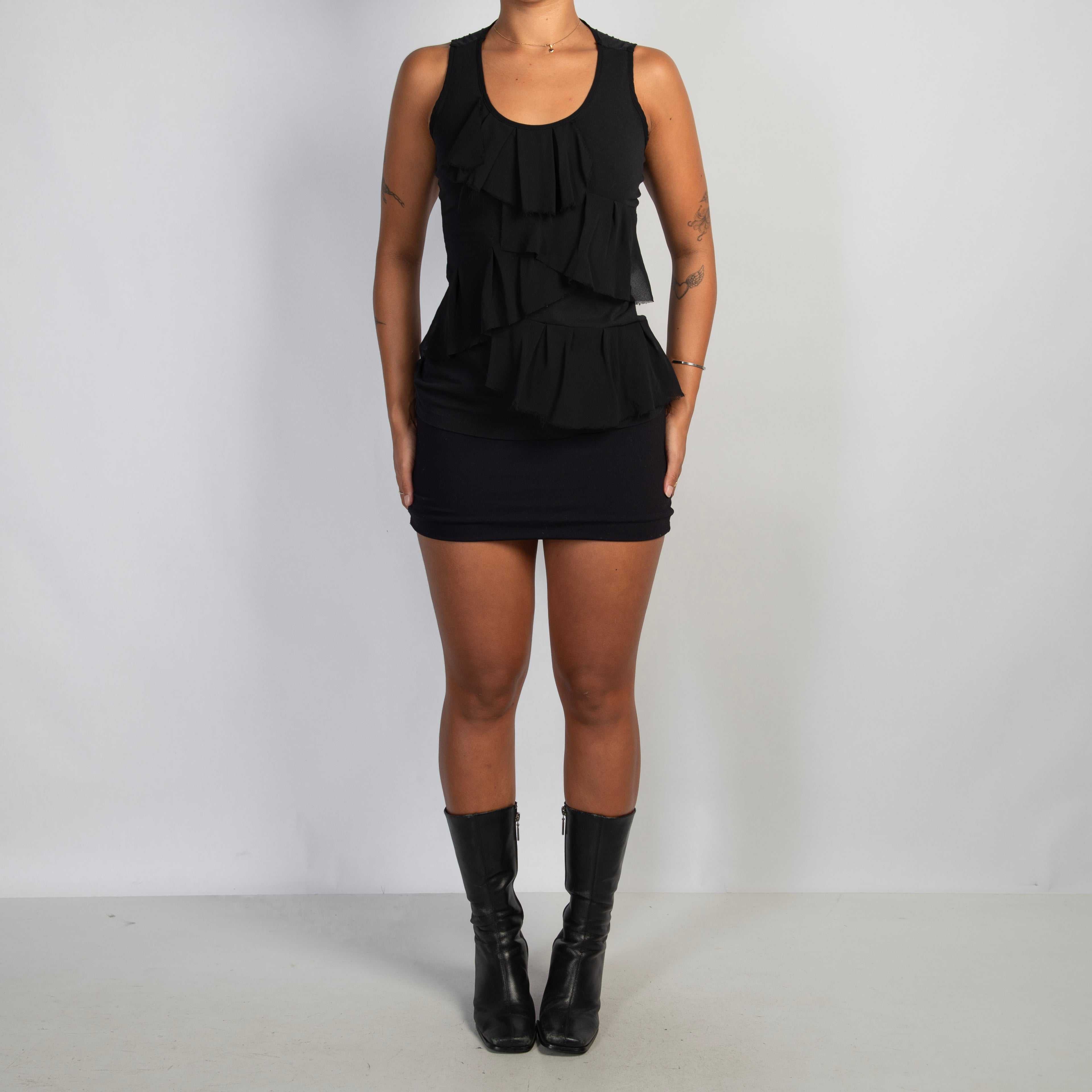 BLACK RUFFLE TANK TOP