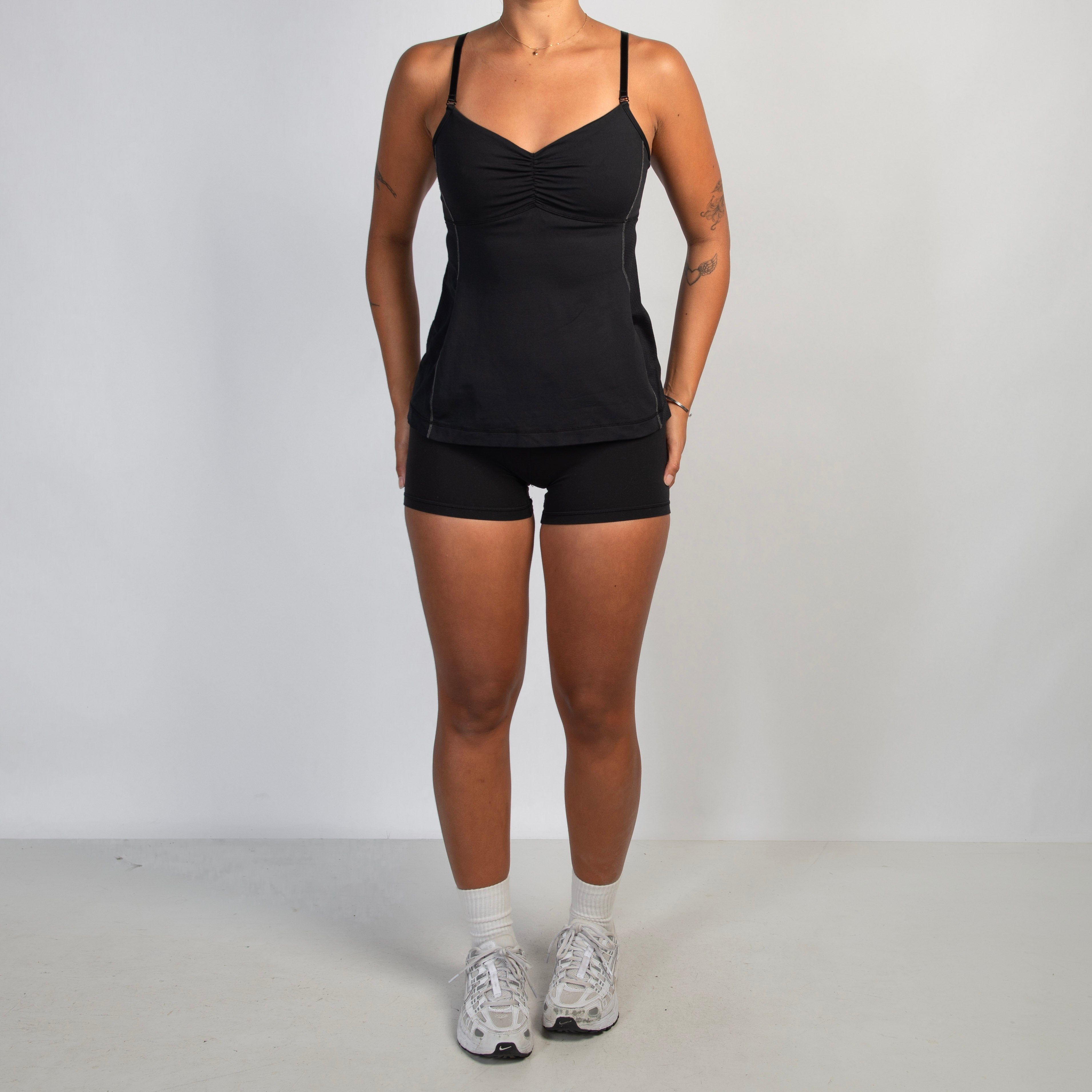 BLACK RUCHED ACTIVE TANK TOP