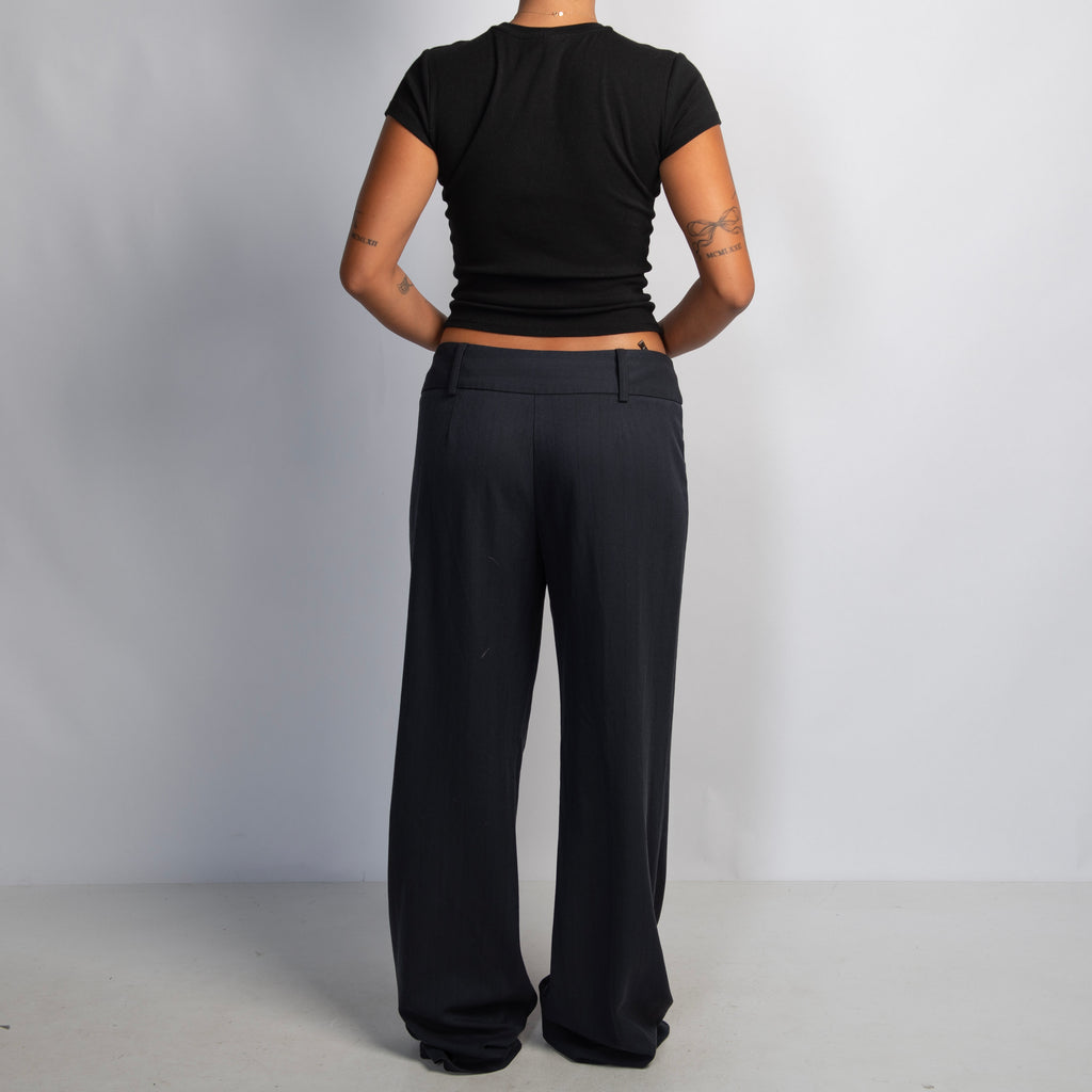 NAVY RELAXED TROUSERS