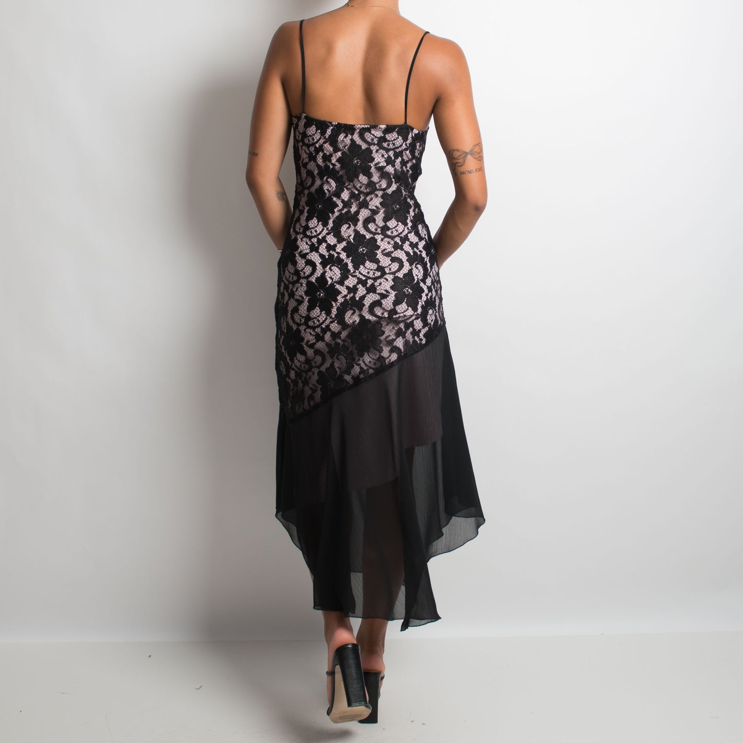 BLACK LACE EVENING DRESS