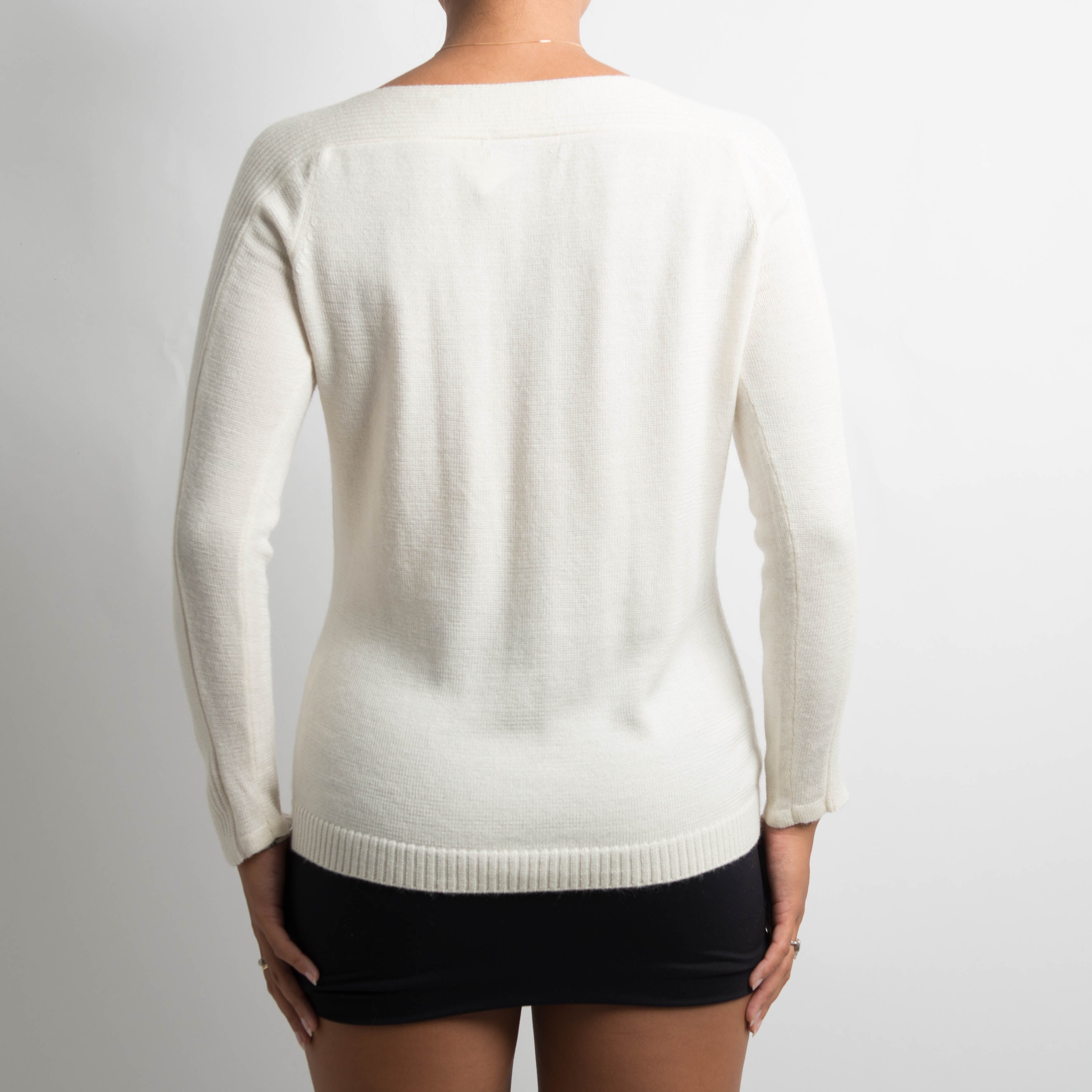 WHITE BOAT NECK KNIT TOP
