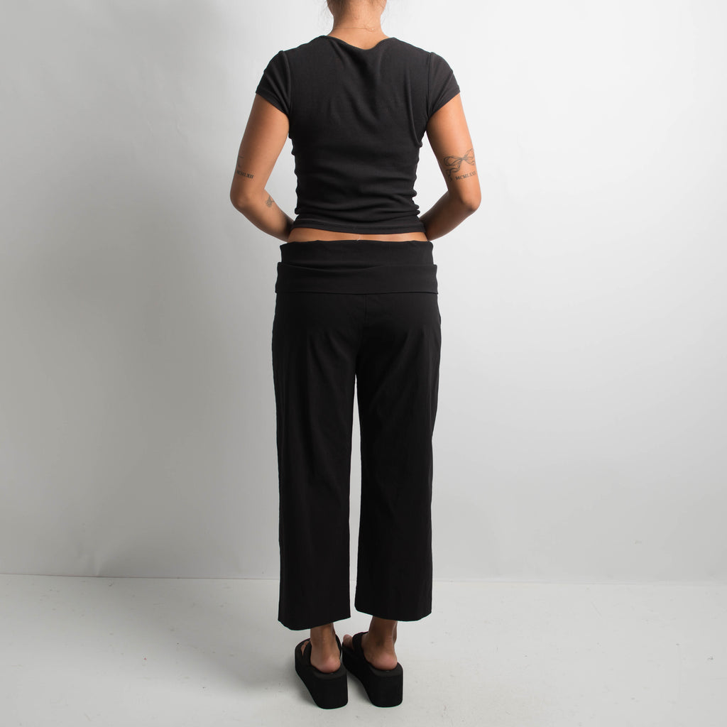 BLACK STRETCH CAPRI PANTS