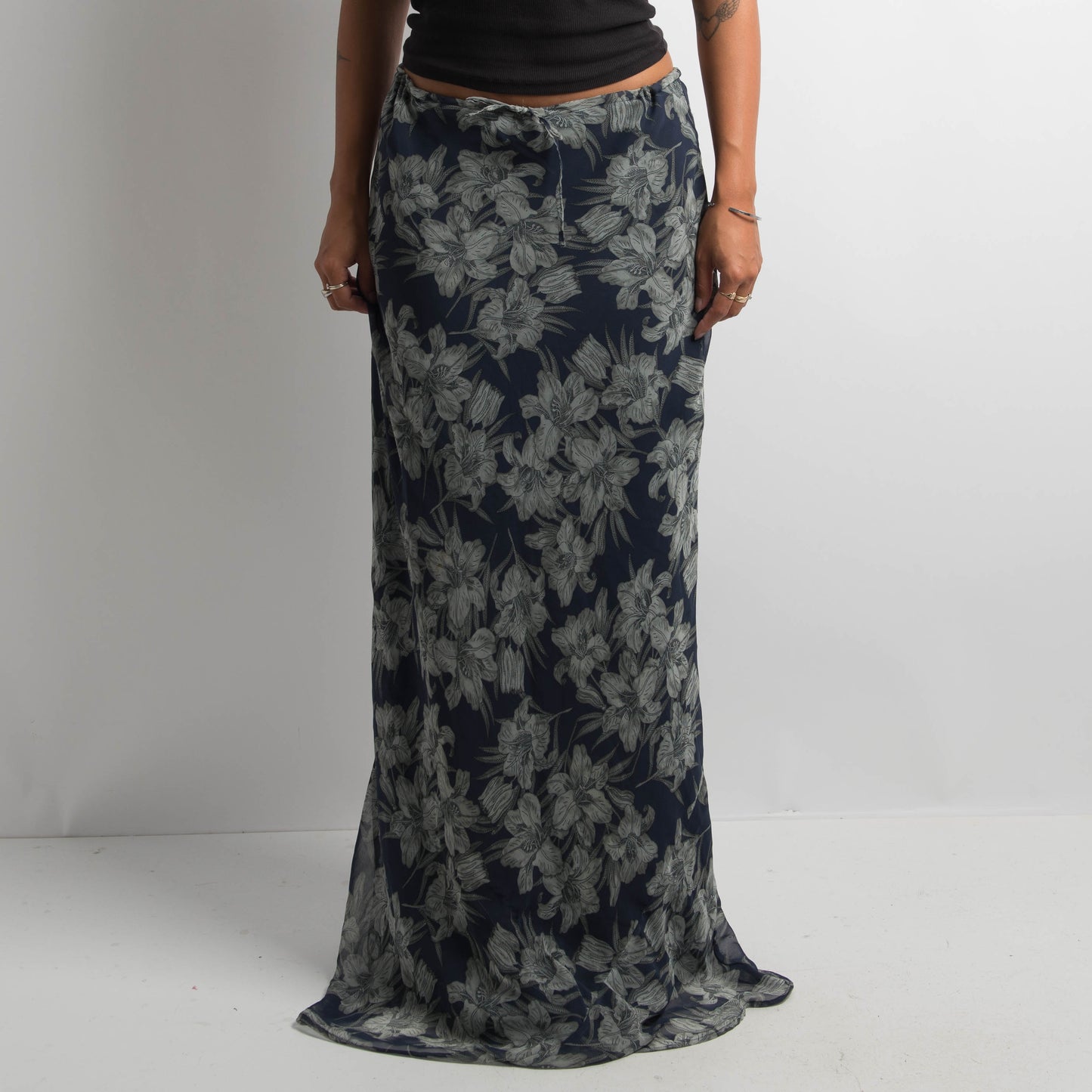 NAVY FLORAL MAXI SKIRT