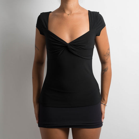BLACK FRONT TWIST TOP