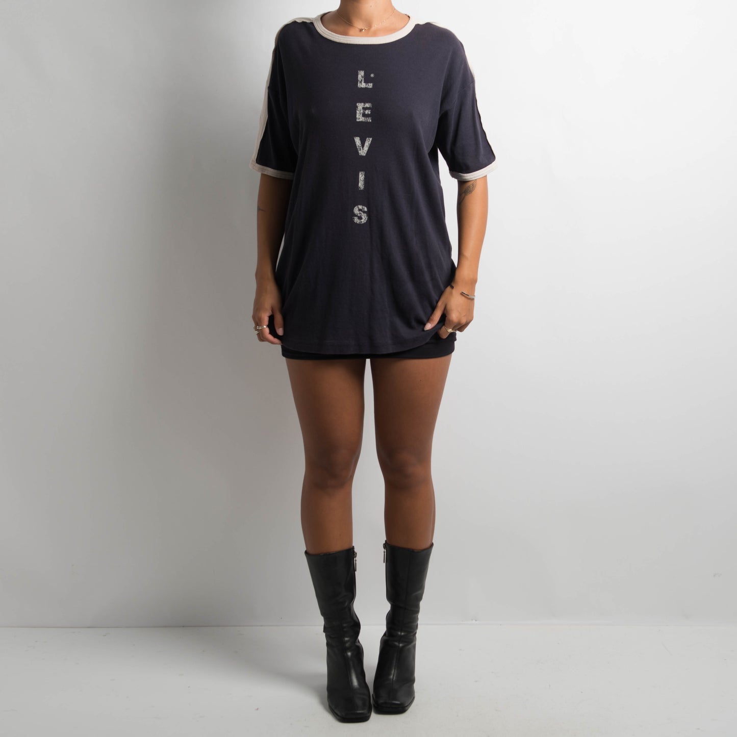 NAVY LEVIS TSHIRT