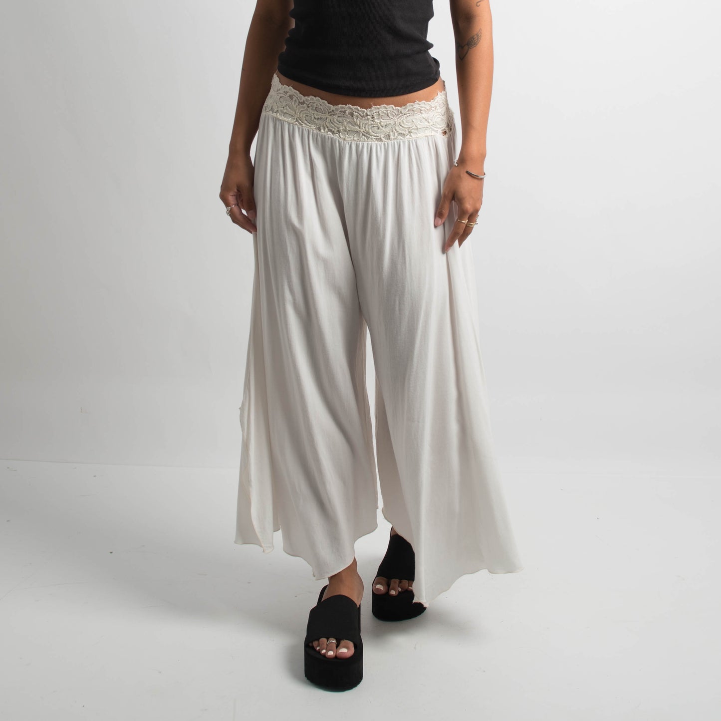 FLOWY WIDE LEG PANTS