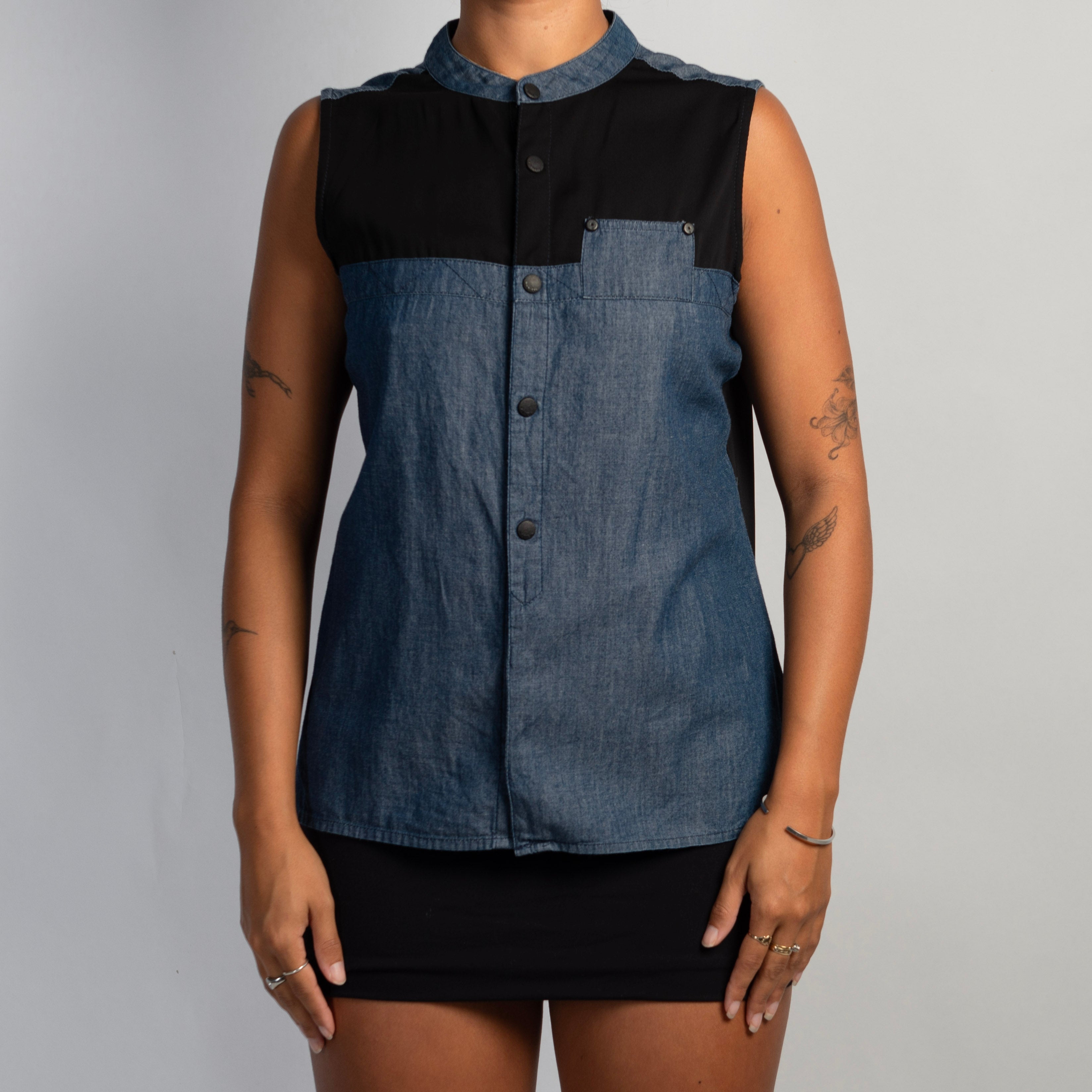 DENIM SLEEVELESS BLOUSE