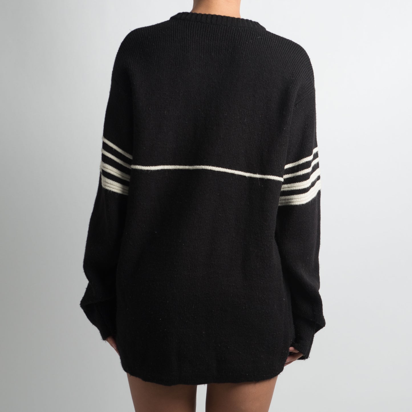 BLACK SKATER STYLE KNIT