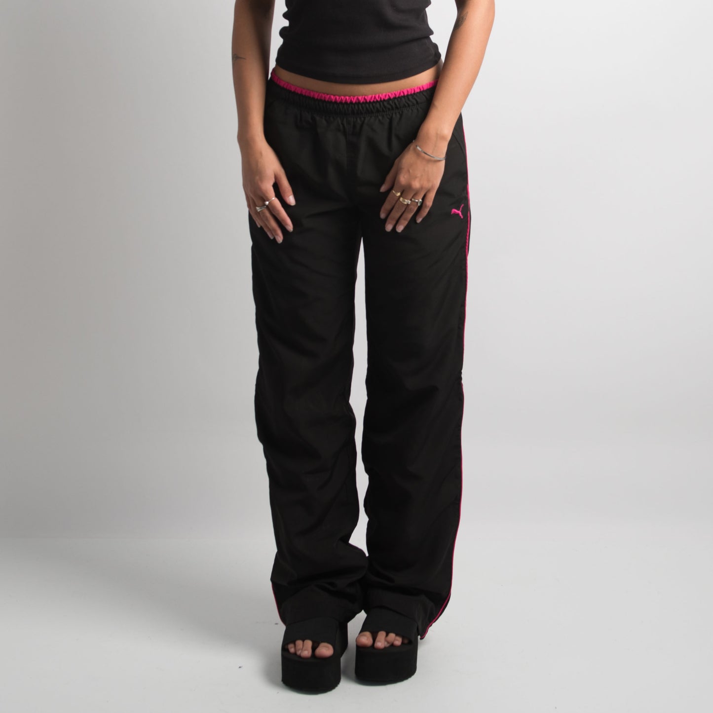 BLACK PUMA TRACKPANTS