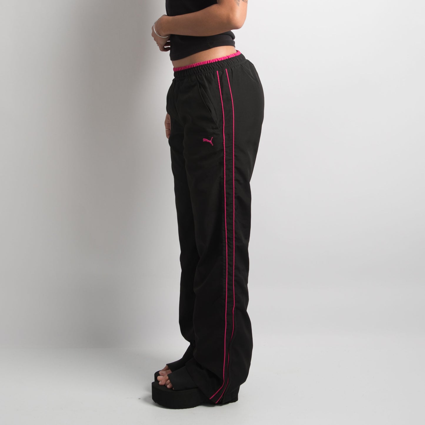 BLACK PUMA TRACKPANTS