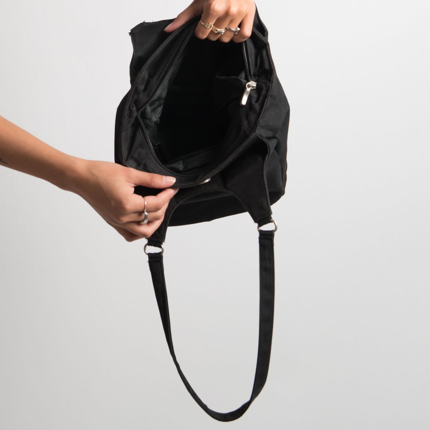 BLACK BUCKET BAG