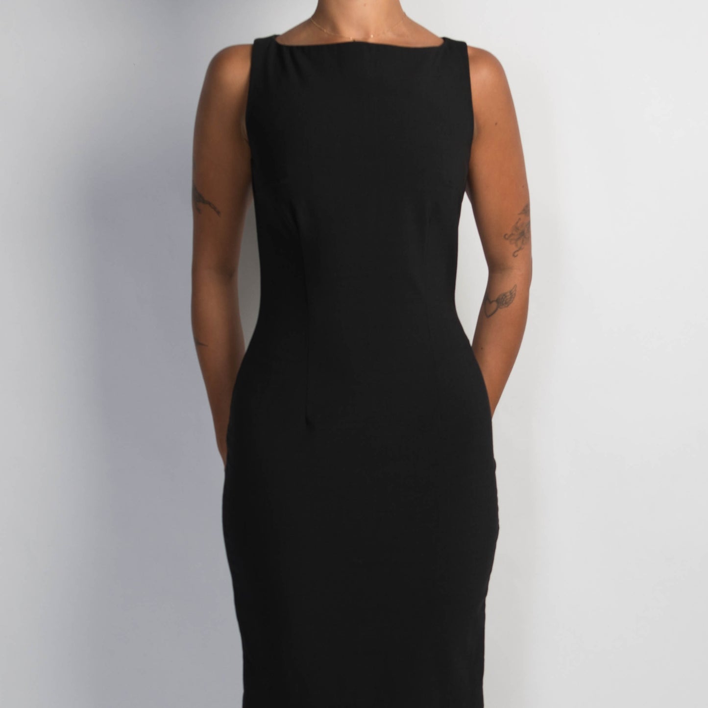 BLACK BOAT NECK DRESS