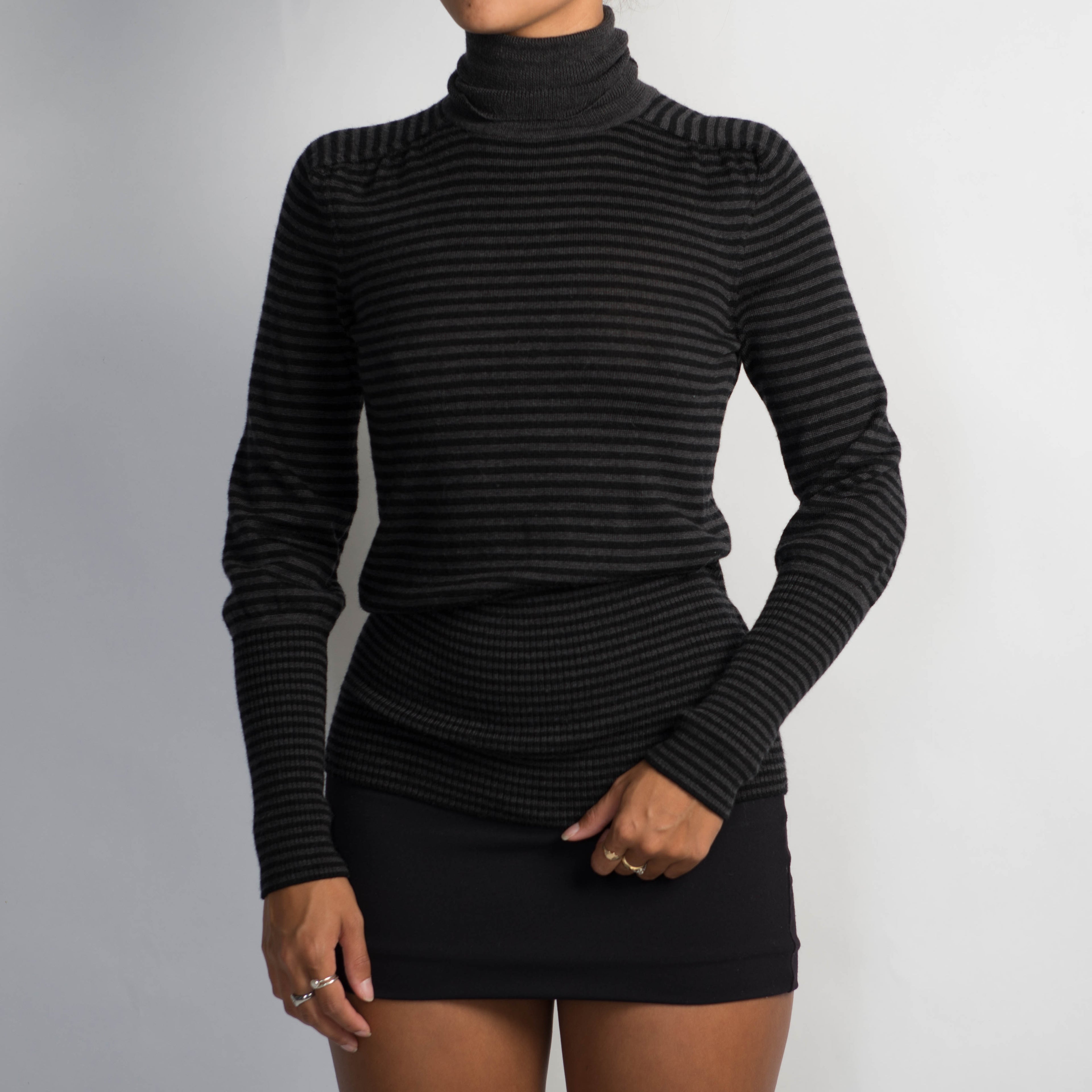 BLACK WOOL TURTLENECK TOP
