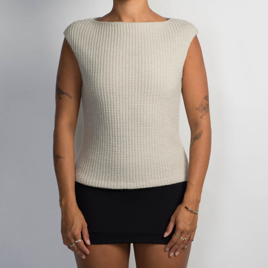 TEXTURED KNIT TOP