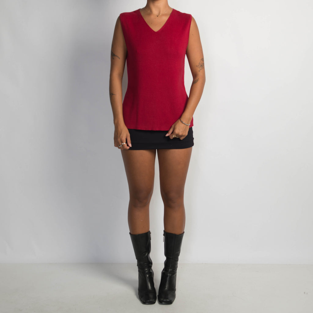 RED KNIT SLEEVELESS TOP