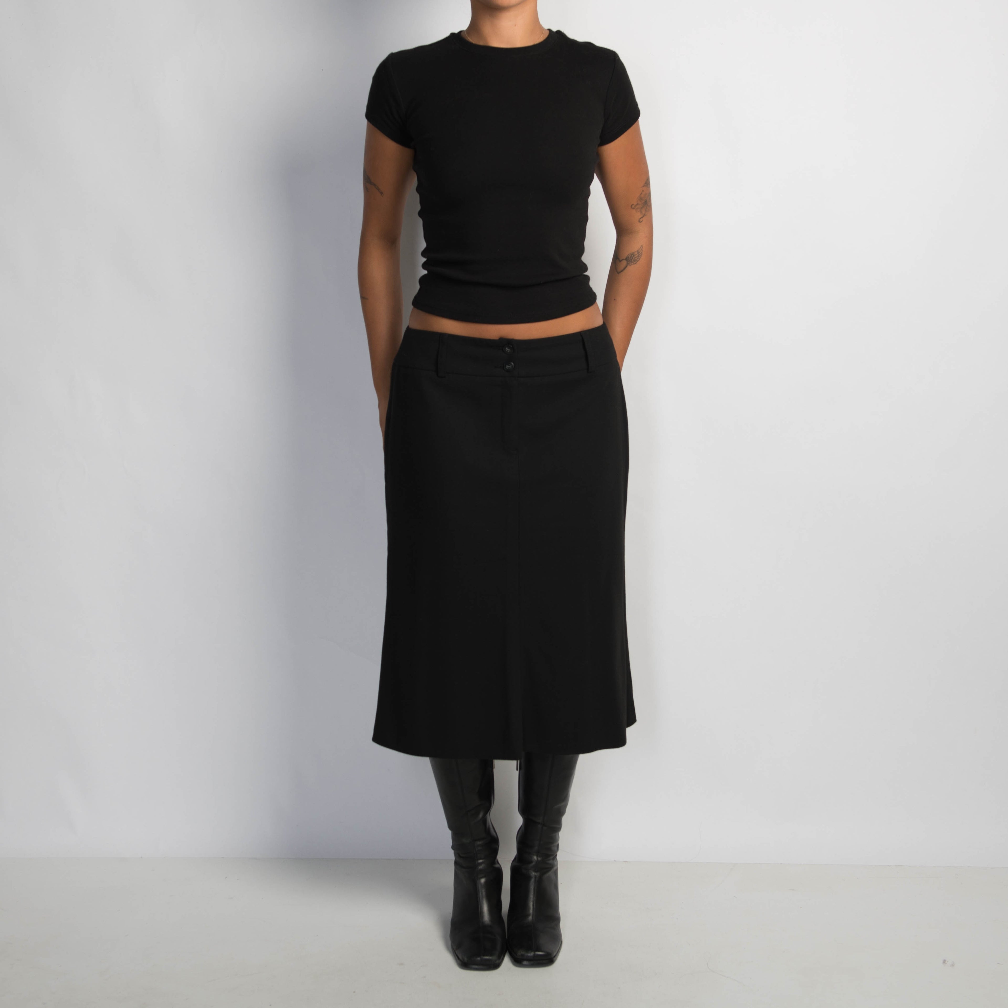 BLACK MIDI SKIRT