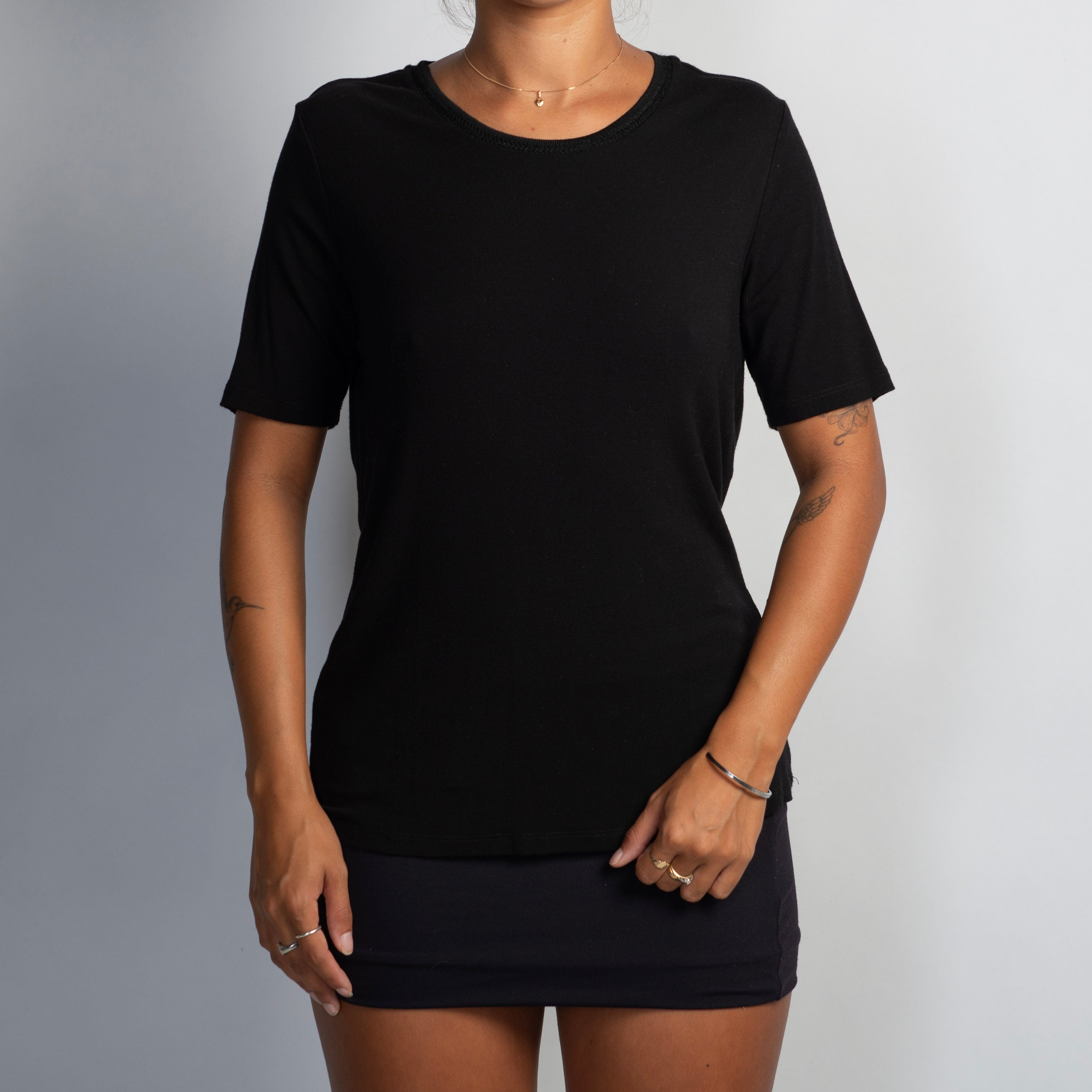 BLACK STRETCH TSHIRT