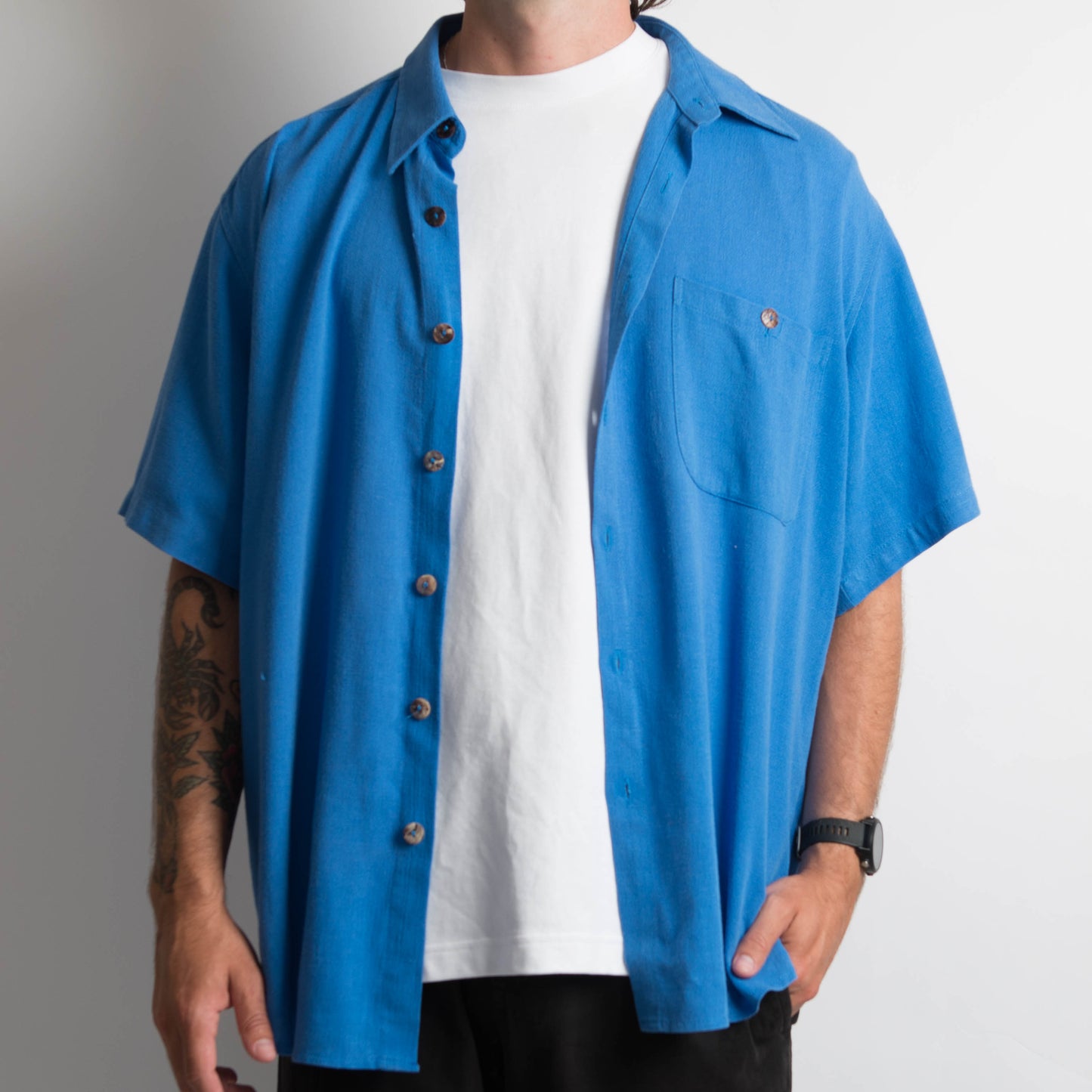 BRIGHT BLUE BUTTON UP