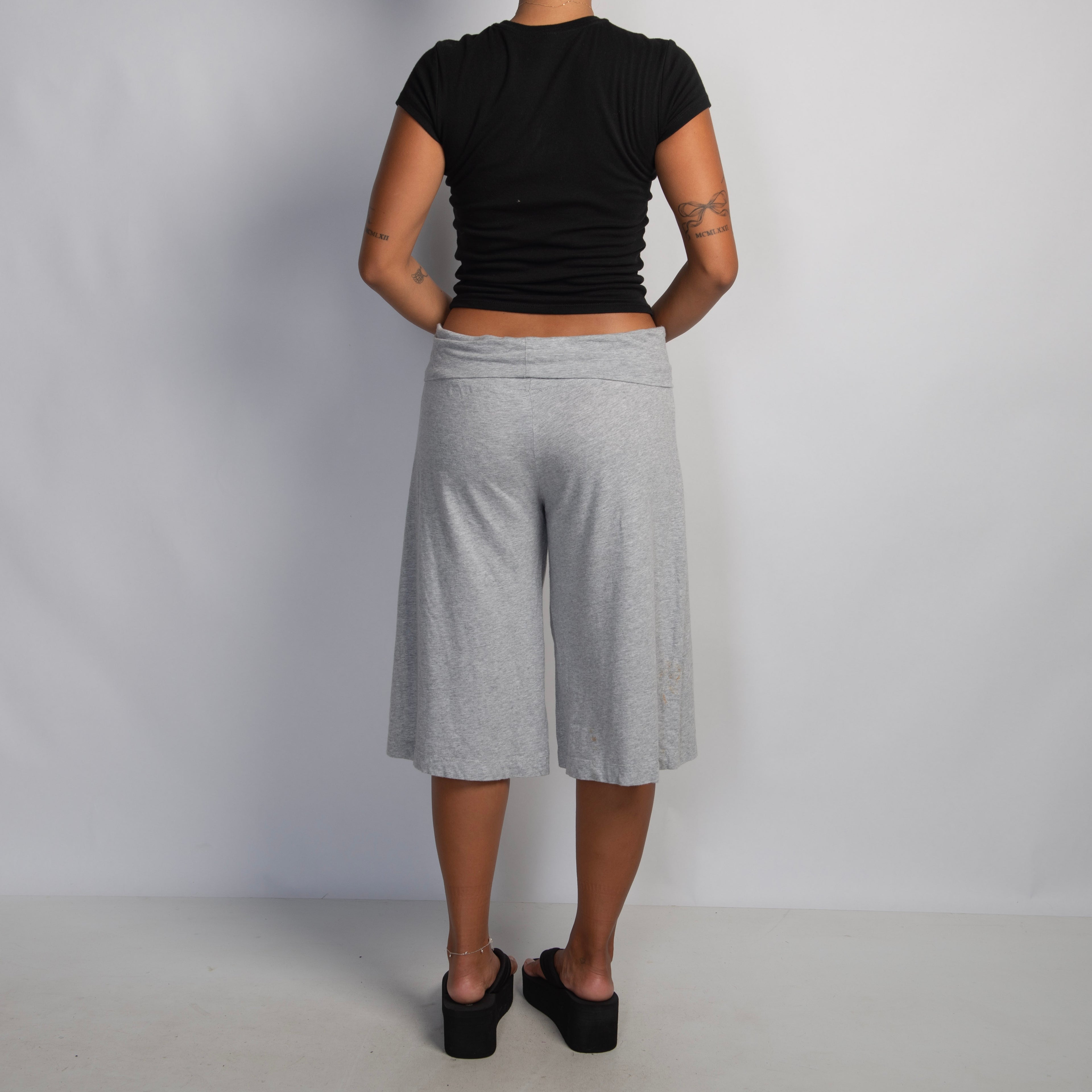 GREY WIDE LEG CROP PANTS