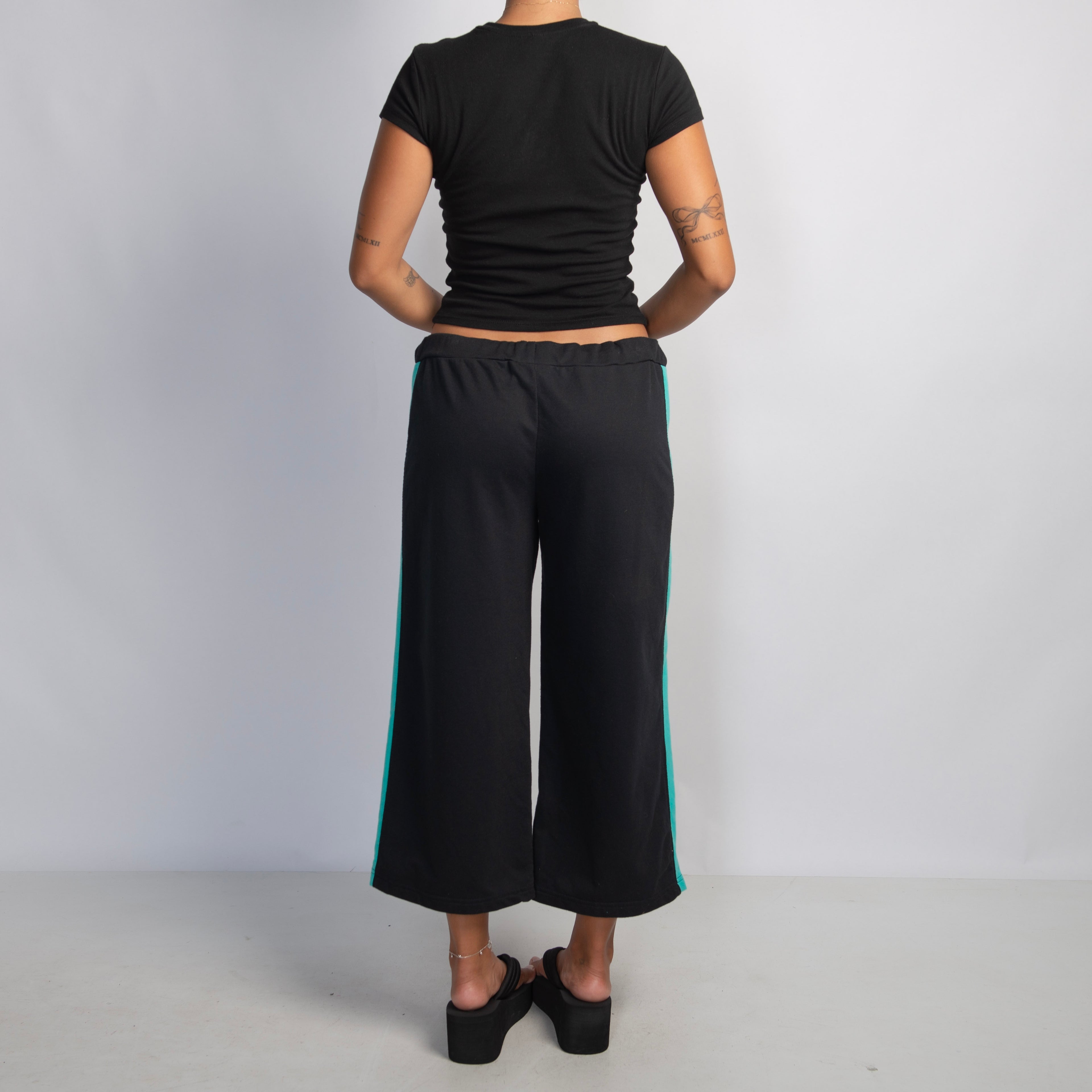 BLACK CROP LOUNGE PANTS