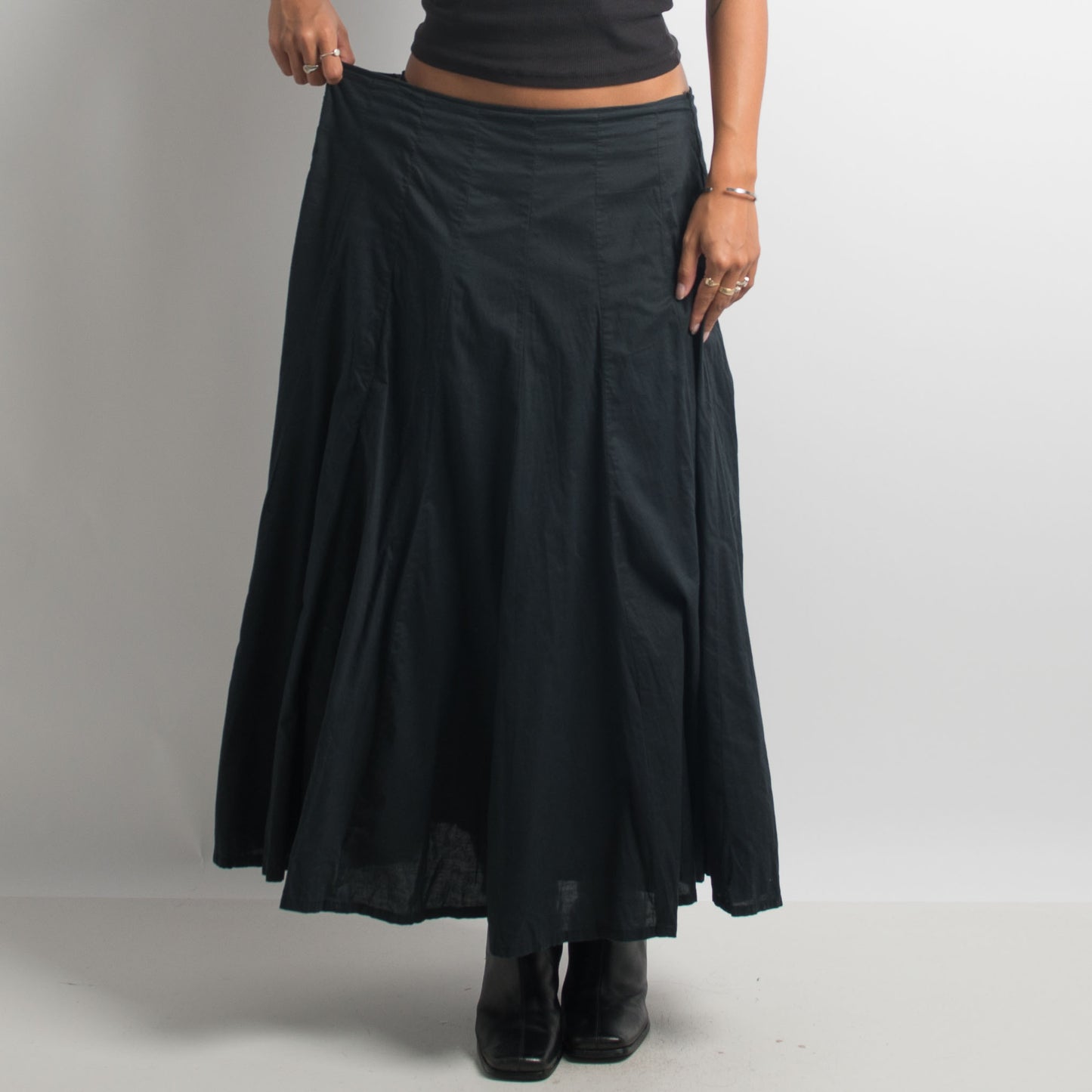 BLACK LONGLINE SKIRT