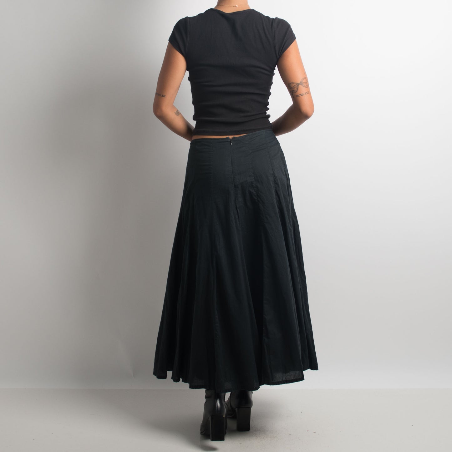 BLACK LONGLINE SKIRT